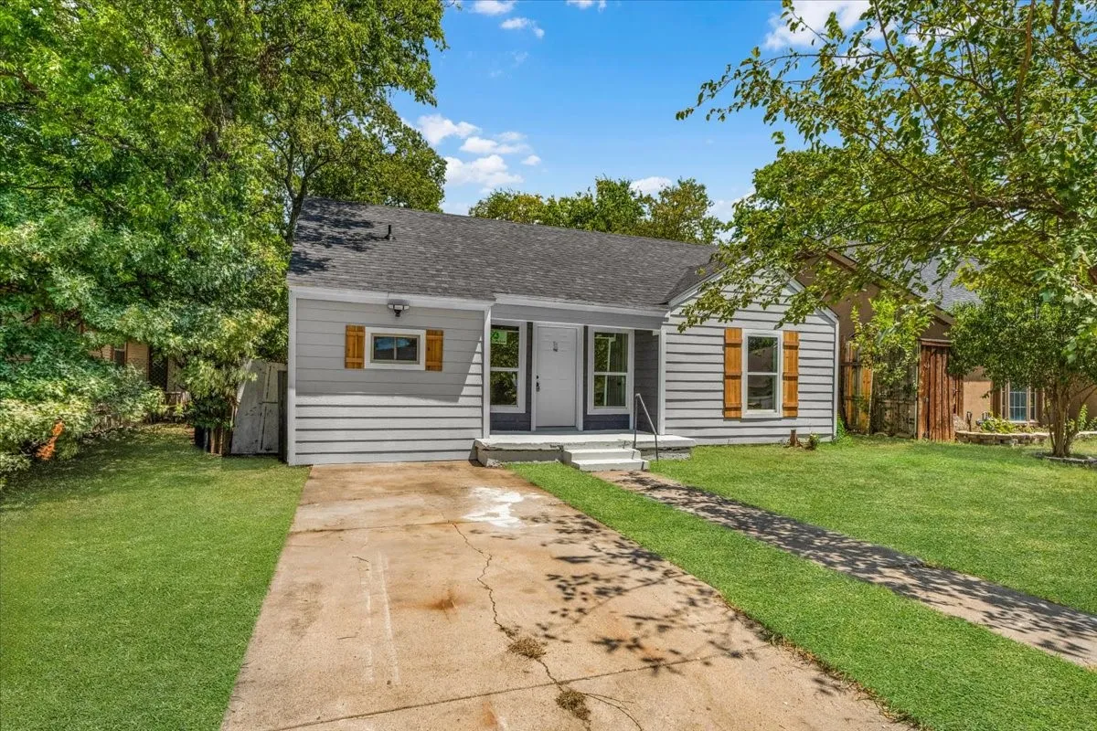 Single Family Residence For Sale in Tarrant County , 701 Chicago Avenue, Fort Worth, Texas 76103, 3 Bedroom, 2 Bathroom, Garage spaces, 1,034 Sqft, built in 1946, mls#21357883, Real Estate Agent in Fort Worth, Homes For Sale in Tarrant county, Homes For Sale in Fort Worth, Realtor in Fort Worth Texas, Real Estate Brokerage Independent Realty Texas, Luminita Cordes Realtor