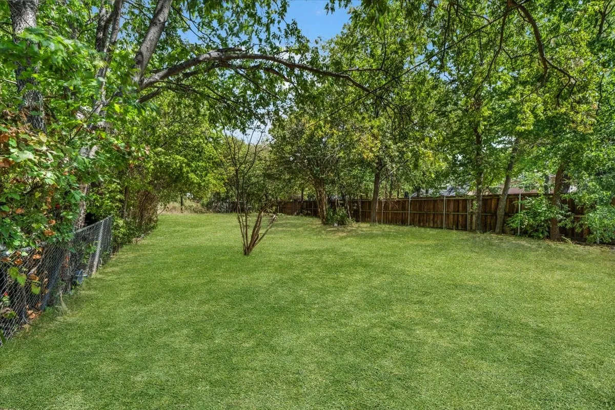 Single Family Residence For Sale in Tarrant County , 701 Chicago Avenue, Fort Worth, Texas 76103, 3 Bedroom, 2 Bathroom, Garage spaces, 1,034 Sqft, built in 1946, mls#21357883, Real Estate Agent in Fort Worth, Homes For Sale in Tarrant county, Homes For Sale in Fort Worth, Realtor in Fort Worth Texas, Real Estate Brokerage Independent Realty Texas, Luminita Cordes Realtor