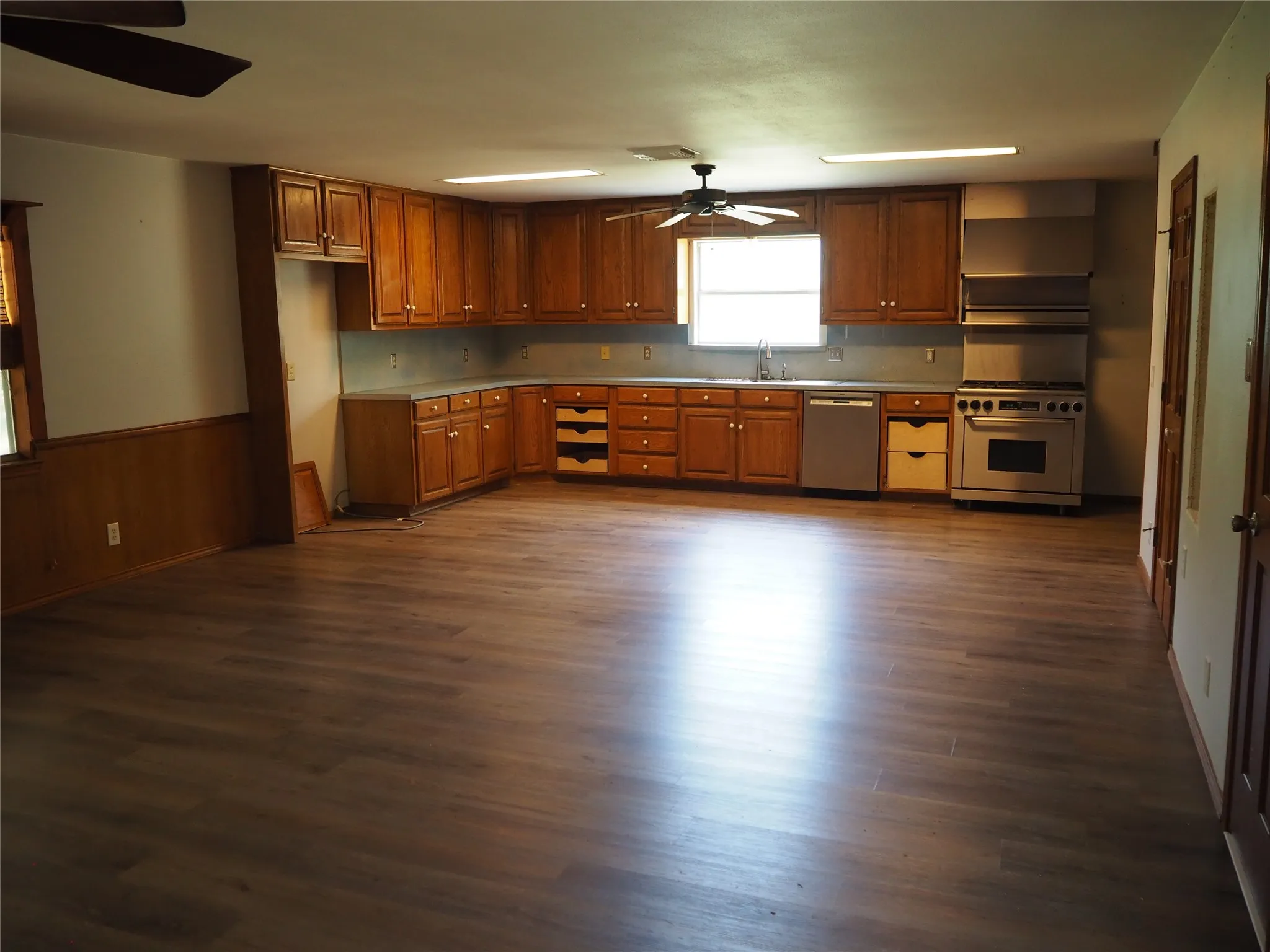 Single Family Residence For Rent in Denton County , 7118 FM 2931, Aubrey, Texas 76227, 4 Bedroom, 5 Bathroom, Garage spaces, 3,550 Sqft, built in 1996, mls#21357960, Real Estate Agent in Aubrey, Homes For Rent in Denton county, Homes For Rent in Aubrey, Realtor in Aubrey Texas, Real Estate Brokerage Independent Realty Texas, Luminita Cordes Realtor