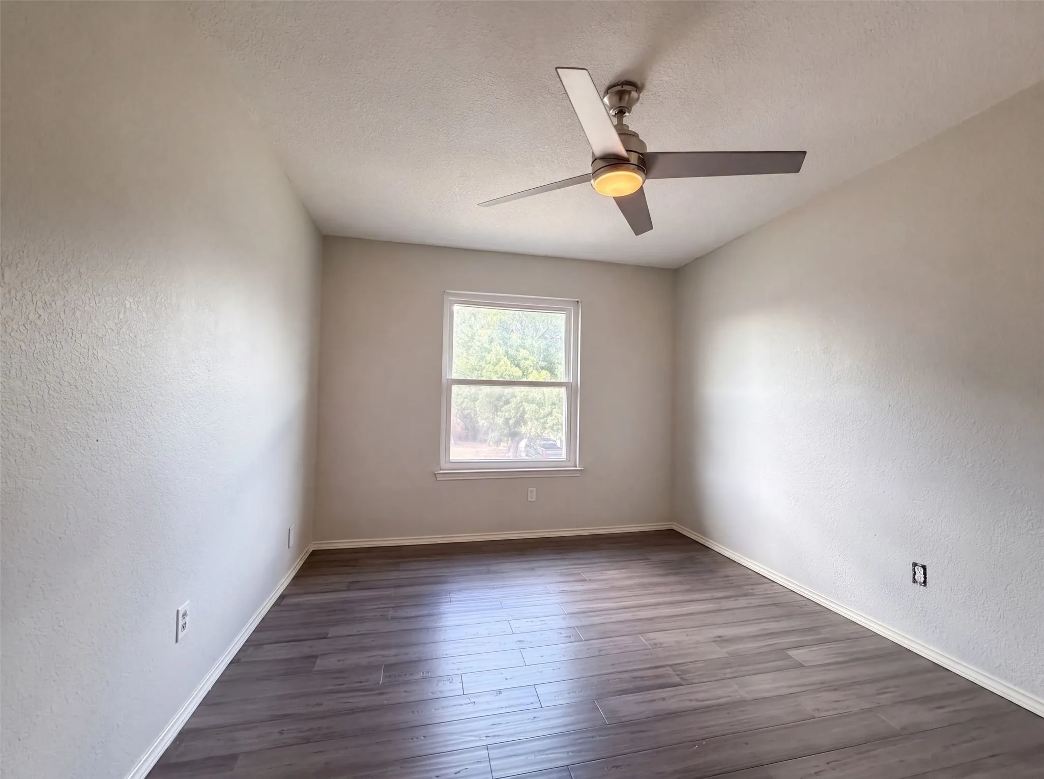 Single Family Residence For Sale in Tarrant County , 2831 Red Oak Drive, Grand Prairie, Texas 75052, 3 Bedroom, 3 Bathroom, 2 Garage spaces, 1,917 Sqft, built in 1987, mls#21357955, Real Estate Agent in Grand Prairie, Homes For Sale in Tarrant county, Homes For Sale in Grand Prairie, Realtor in Grand Prairie Texas, Real Estate Brokerage Independent Realty Texas, Luminita Cordes Realtor