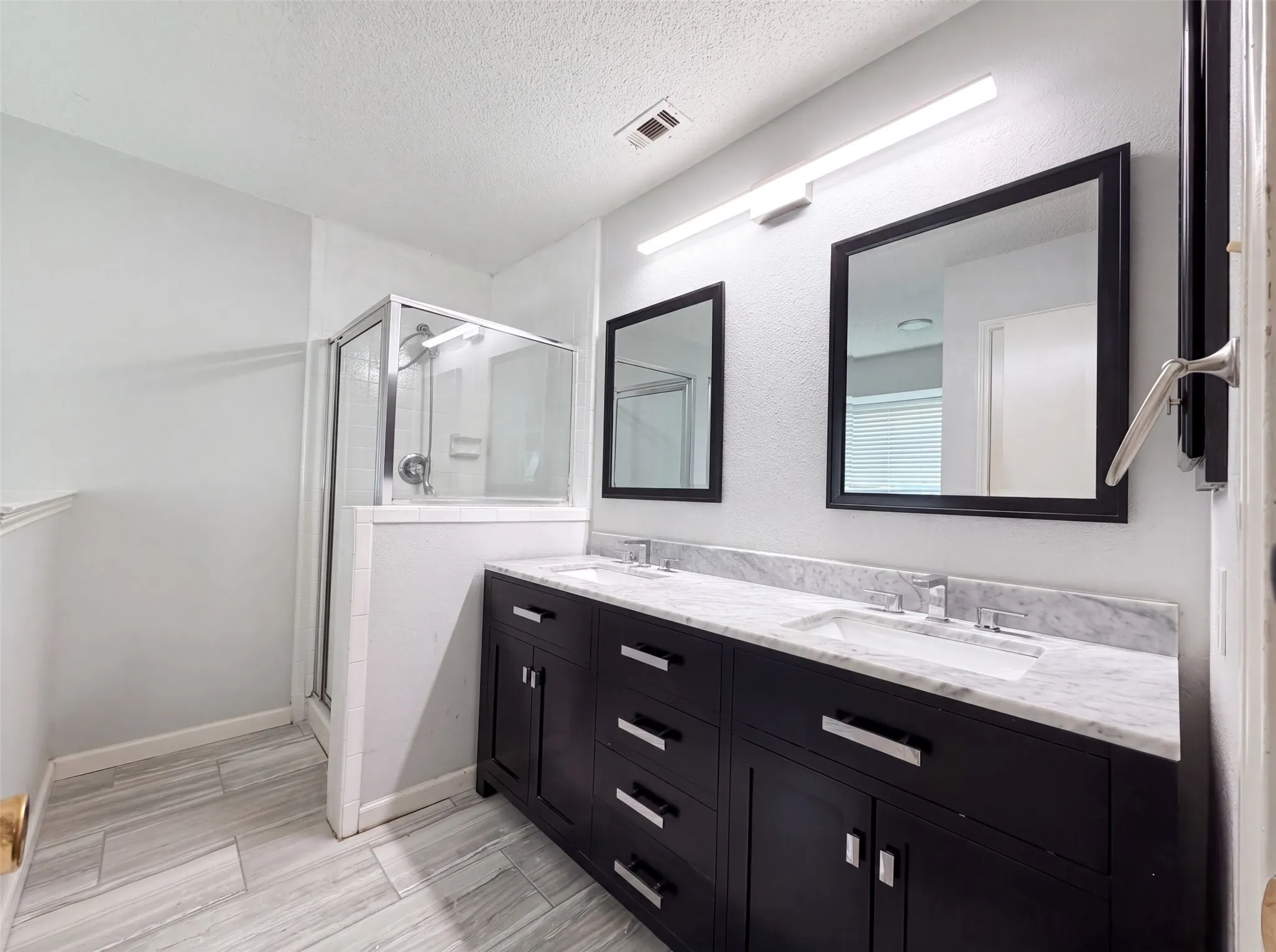 Single Family Residence For Sale in Tarrant County , 2831 Red Oak Drive, Grand Prairie, Texas 75052, 3 Bedroom, 3 Bathroom, 2 Garage spaces, 1,917 Sqft, built in 1987, mls#21357955, Real Estate Agent in Grand Prairie, Homes For Sale in Tarrant county, Homes For Sale in Grand Prairie, Realtor in Grand Prairie Texas, Real Estate Brokerage Independent Realty Texas, Luminita Cordes Realtor