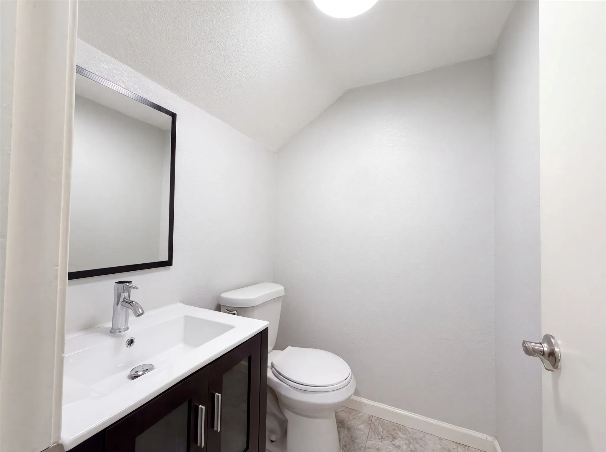 Single Family Residence For Sale in Tarrant County , 2831 Red Oak Drive, Grand Prairie, Texas 75052, 3 Bedroom, 3 Bathroom, 2 Garage spaces, 1,917 Sqft, built in 1987, mls#21357955, Real Estate Agent in Grand Prairie, Homes For Sale in Tarrant county, Homes For Sale in Grand Prairie, Realtor in Grand Prairie Texas, Real Estate Brokerage Independent Realty Texas, Luminita Cordes Realtor