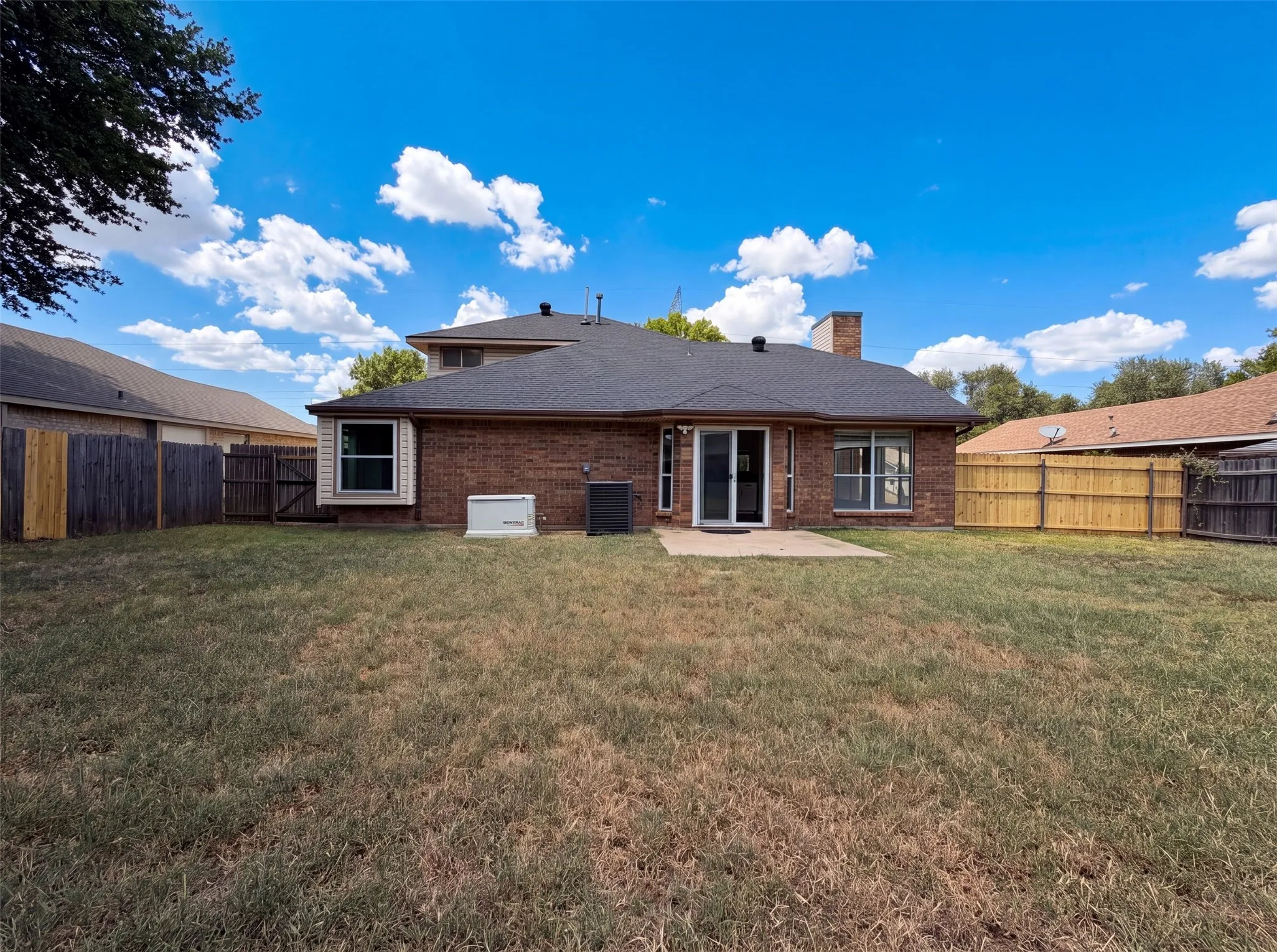 Single Family Residence For Sale in Tarrant County , 2831 Red Oak Drive, Grand Prairie, Texas 75052, 3 Bedroom, 3 Bathroom, 2 Garage spaces, 1,917 Sqft, built in 1987, mls#21357955, Real Estate Agent in Grand Prairie, Homes For Sale in Tarrant county, Homes For Sale in Grand Prairie, Realtor in Grand Prairie Texas, Real Estate Brokerage Independent Realty Texas, Luminita Cordes Realtor