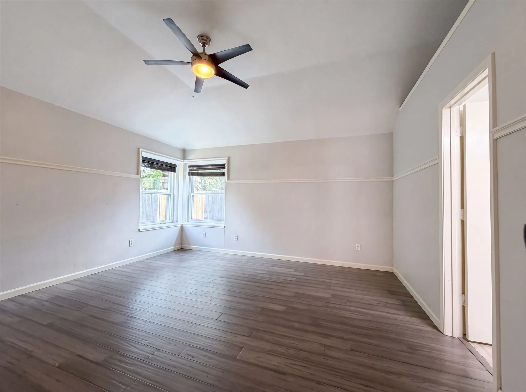 Single Family Residence For Sale in Tarrant County , 2831 Red Oak Drive, Grand Prairie, Texas 75052, 3 Bedroom, 3 Bathroom, 2 Garage spaces, 1,917 Sqft, built in 1987, mls#21357955, Real Estate Agent in Grand Prairie, Homes For Sale in Tarrant county, Homes For Sale in Grand Prairie, Realtor in Grand Prairie Texas, Real Estate Brokerage Independent Realty Texas, Luminita Cordes Realtor