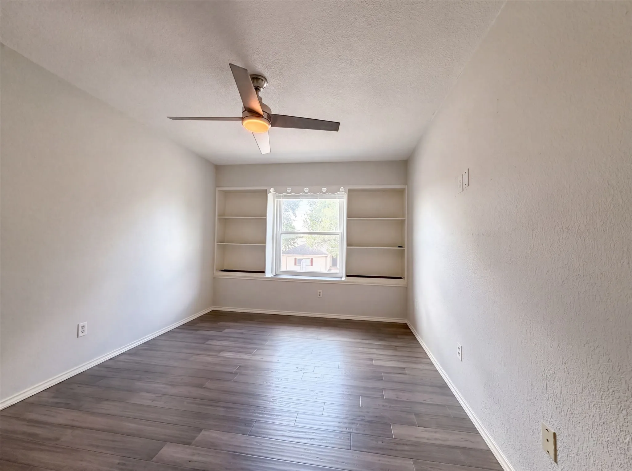 Single Family Residence For Sale in Tarrant County , 2831 Red Oak Drive, Grand Prairie, Texas 75052, 3 Bedroom, 3 Bathroom, 2 Garage spaces, 1,917 Sqft, built in 1987, mls#21357955, Real Estate Agent in Grand Prairie, Homes For Sale in Tarrant county, Homes For Sale in Grand Prairie, Realtor in Grand Prairie Texas, Real Estate Brokerage Independent Realty Texas, Luminita Cordes Realtor