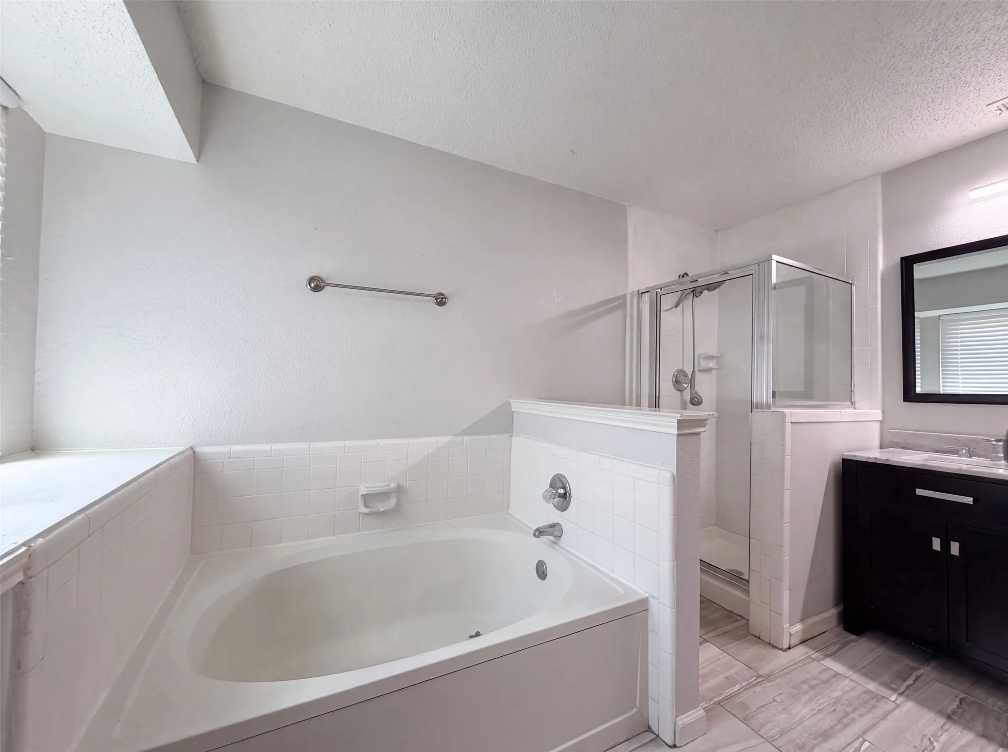 Single Family Residence For Sale in Tarrant County , 2831 Red Oak Drive, Grand Prairie, Texas 75052, 3 Bedroom, 3 Bathroom, 2 Garage spaces, 1,917 Sqft, built in 1987, mls#21357955, Real Estate Agent in Grand Prairie, Homes For Sale in Tarrant county, Homes For Sale in Grand Prairie, Realtor in Grand Prairie Texas, Real Estate Brokerage Independent Realty Texas, Luminita Cordes Realtor