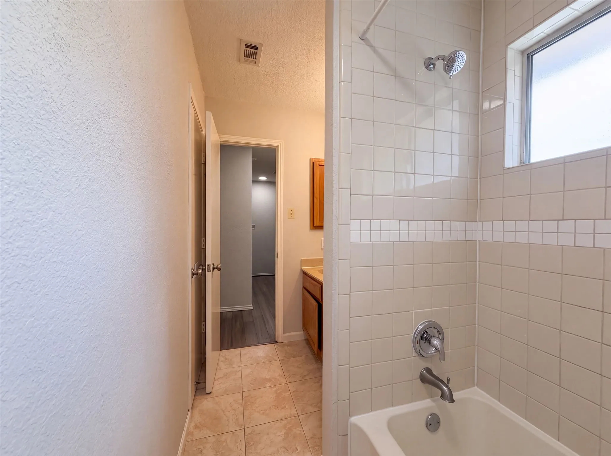 Single Family Residence For Sale in Tarrant County , 2831 Red Oak Drive, Grand Prairie, Texas 75052, 3 Bedroom, 3 Bathroom, 2 Garage spaces, 1,917 Sqft, built in 1987, mls#21357955, Real Estate Agent in Grand Prairie, Homes For Sale in Tarrant county, Homes For Sale in Grand Prairie, Realtor in Grand Prairie Texas, Real Estate Brokerage Independent Realty Texas, Luminita Cordes Realtor