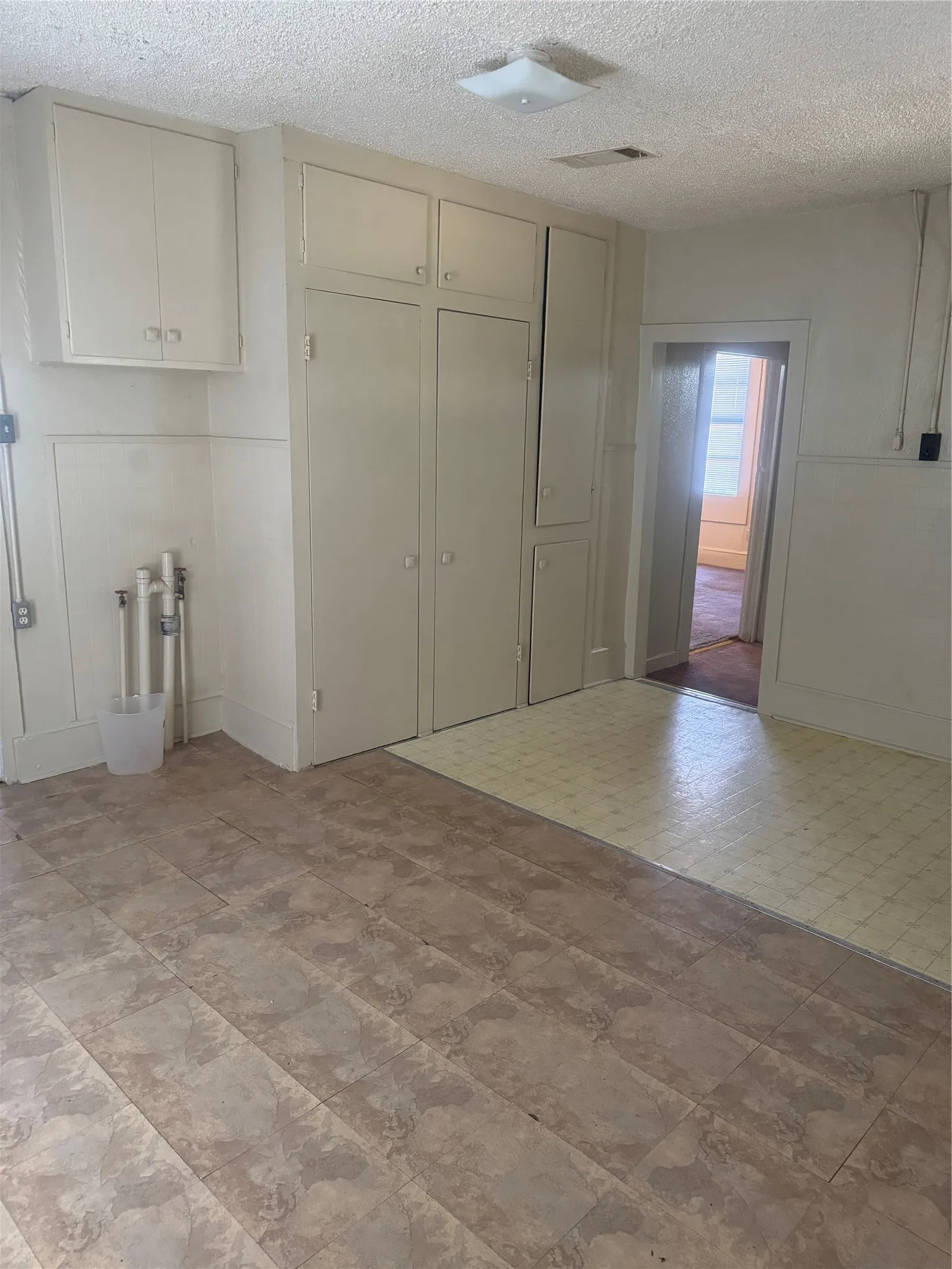 Kitchen with many cabinets