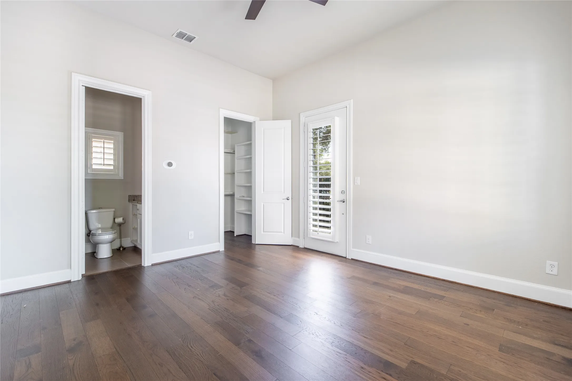 Townhouse For Sale in Dallas County , 4116 Runyon Road, Addison, Texas 75001, 3 Bedroom, 4 Bathroom, 2 Garage spaces, 2,588 Sqft, built in 2018, mls#21342260, Real Estate Agent in Addison, Homes For Sale in Dallas county, Homes For Sale in Addison, Realtor in Addison Texas, Real Estate Brokerage Independent Realty Texas, Luminita Cordes Realtor