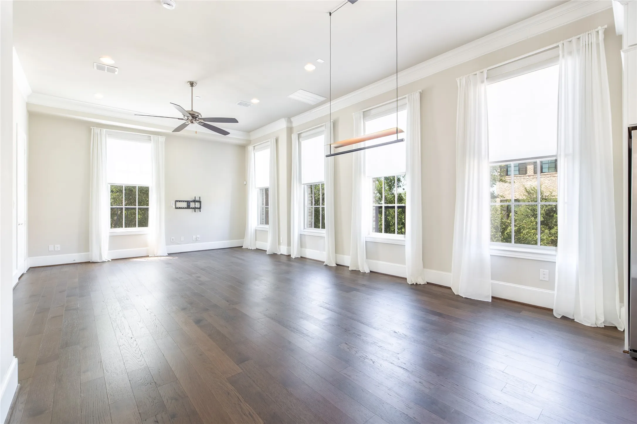 Townhouse For Sale in Dallas County , 4116 Runyon Road, Addison, Texas 75001, 3 Bedroom, 4 Bathroom, 2 Garage spaces, 2,588 Sqft, built in 2018, mls#21342260, Real Estate Agent in Addison, Homes For Sale in Dallas county, Homes For Sale in Addison, Realtor in Addison Texas, Real Estate Brokerage Independent Realty Texas, Luminita Cordes Realtor