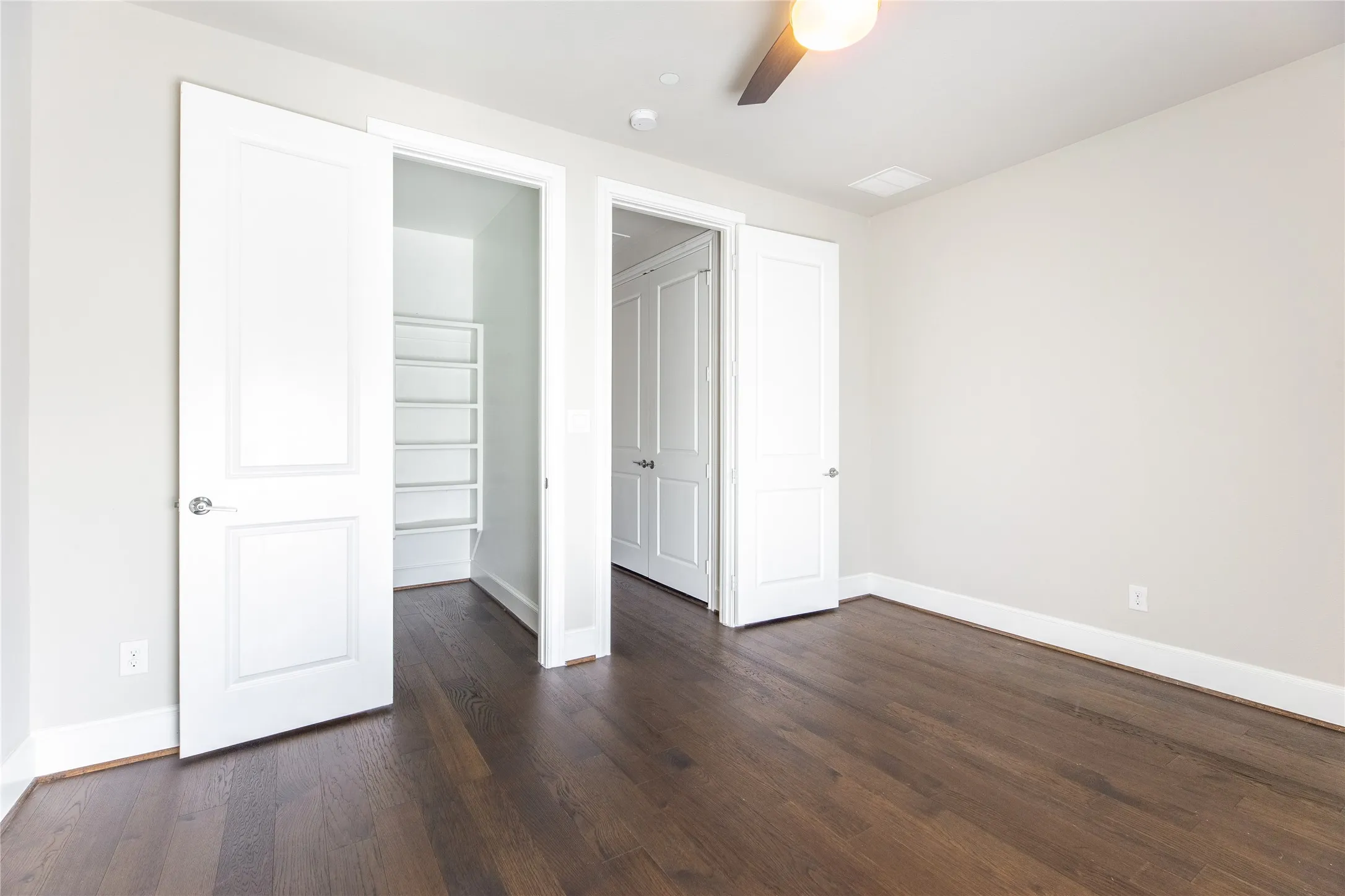 Townhouse For Sale in Dallas County , 4116 Runyon Road, Addison, Texas 75001, 3 Bedroom, 4 Bathroom, 2 Garage spaces, 2,588 Sqft, built in 2018, mls#21342260, Real Estate Agent in Addison, Homes For Sale in Dallas county, Homes For Sale in Addison, Realtor in Addison Texas, Real Estate Brokerage Independent Realty Texas, Luminita Cordes Realtor