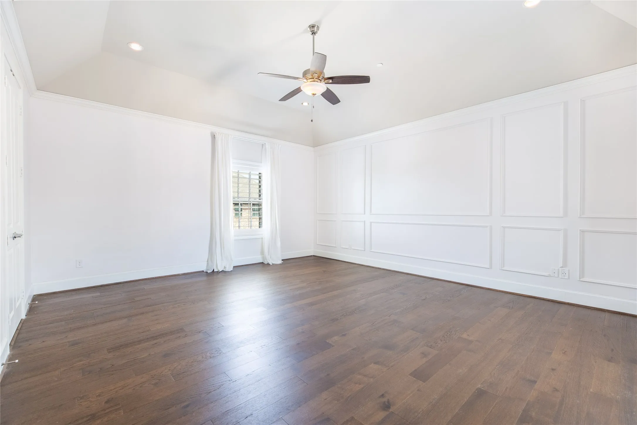 Townhouse For Sale in Dallas County , 4116 Runyon Road, Addison, Texas 75001, 3 Bedroom, 4 Bathroom, 2 Garage spaces, 2,588 Sqft, built in 2018, mls#21342260, Real Estate Agent in Addison, Homes For Sale in Dallas county, Homes For Sale in Addison, Realtor in Addison Texas, Real Estate Brokerage Independent Realty Texas, Luminita Cordes Realtor