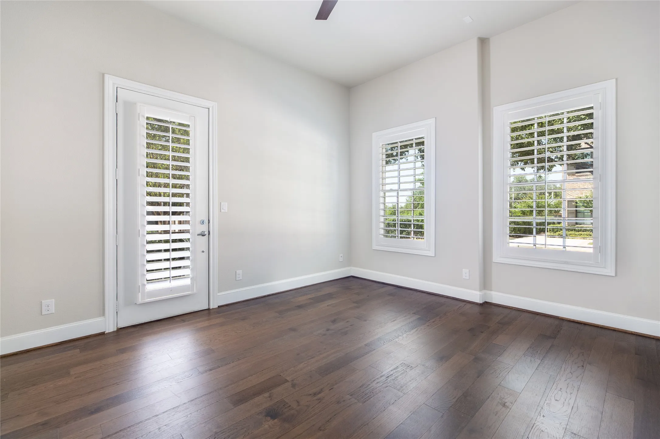 Townhouse For Sale in Dallas County , 4116 Runyon Road, Addison, Texas 75001, 3 Bedroom, 4 Bathroom, 2 Garage spaces, 2,588 Sqft, built in 2018, mls#21342260, Real Estate Agent in Addison, Homes For Sale in Dallas county, Homes For Sale in Addison, Realtor in Addison Texas, Real Estate Brokerage Independent Realty Texas, Luminita Cordes Realtor