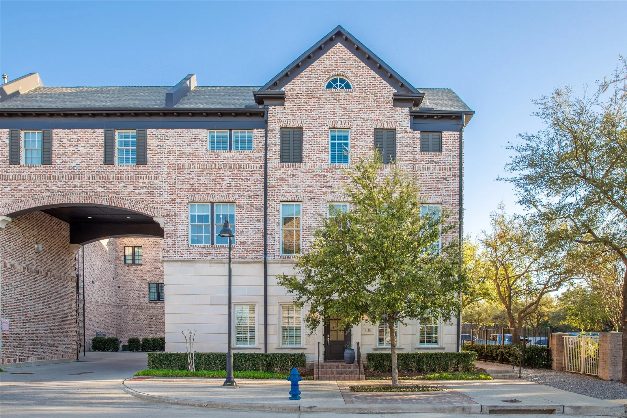 Townhouse For Sale in Dallas County , 4116 Runyon Road, Addison, Texas 75001, 3 Bedroom, 4 Bathroom, 2 Garage spaces, 2,588 Sqft, built in 2018, mls#21342260, Real Estate Agent in Addison, Homes For Sale in Dallas county, Homes For Sale in Addison, Realtor in Addison Texas, Real Estate Brokerage Independent Realty Texas, Luminita Cordes Realtor