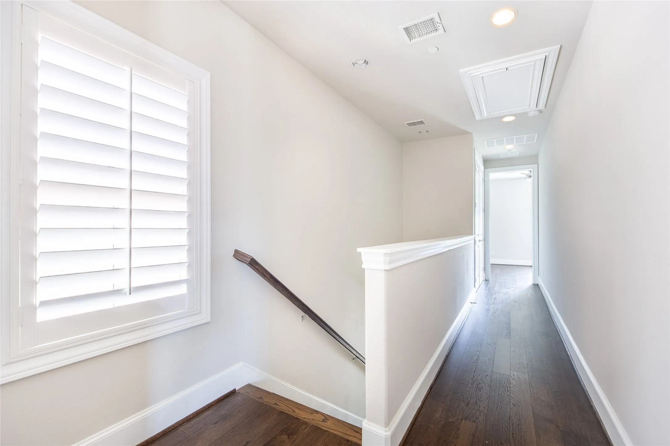 Townhouse For Sale in Dallas County , 4116 Runyon Road, Addison, Texas 75001, 3 Bedroom, 4 Bathroom, 2 Garage spaces, 2,588 Sqft, built in 2018, mls#21342260, Real Estate Agent in Addison, Homes For Sale in Dallas county, Homes For Sale in Addison, Realtor in Addison Texas, Real Estate Brokerage Independent Realty Texas, Luminita Cordes Realtor