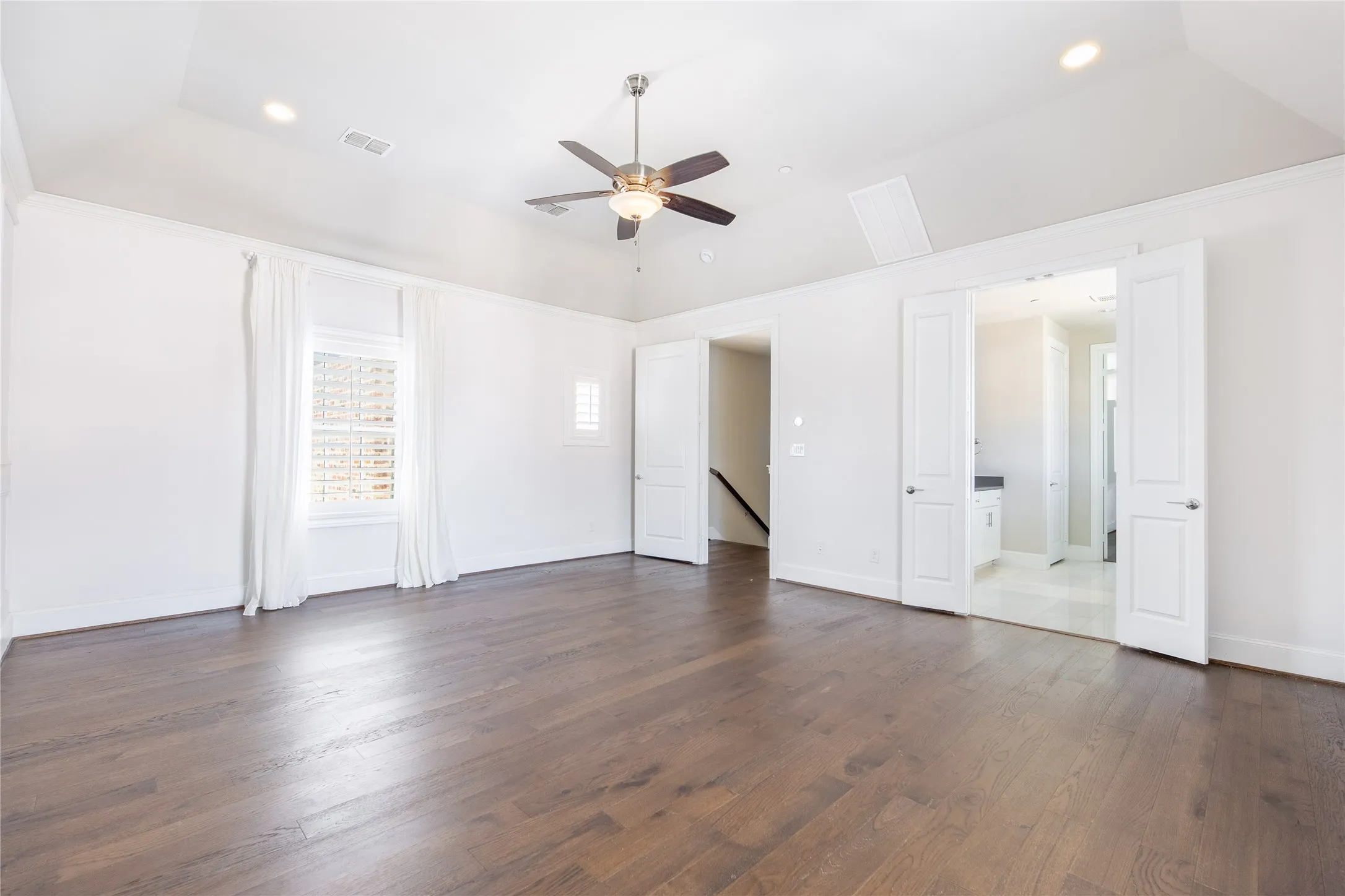 Townhouse For Sale in Dallas County , 4116 Runyon Road, Addison, Texas 75001, 3 Bedroom, 4 Bathroom, 2 Garage spaces, 2,588 Sqft, built in 2018, mls#21342260, Real Estate Agent in Addison, Homes For Sale in Dallas county, Homes For Sale in Addison, Realtor in Addison Texas, Real Estate Brokerage Independent Realty Texas, Luminita Cordes Realtor