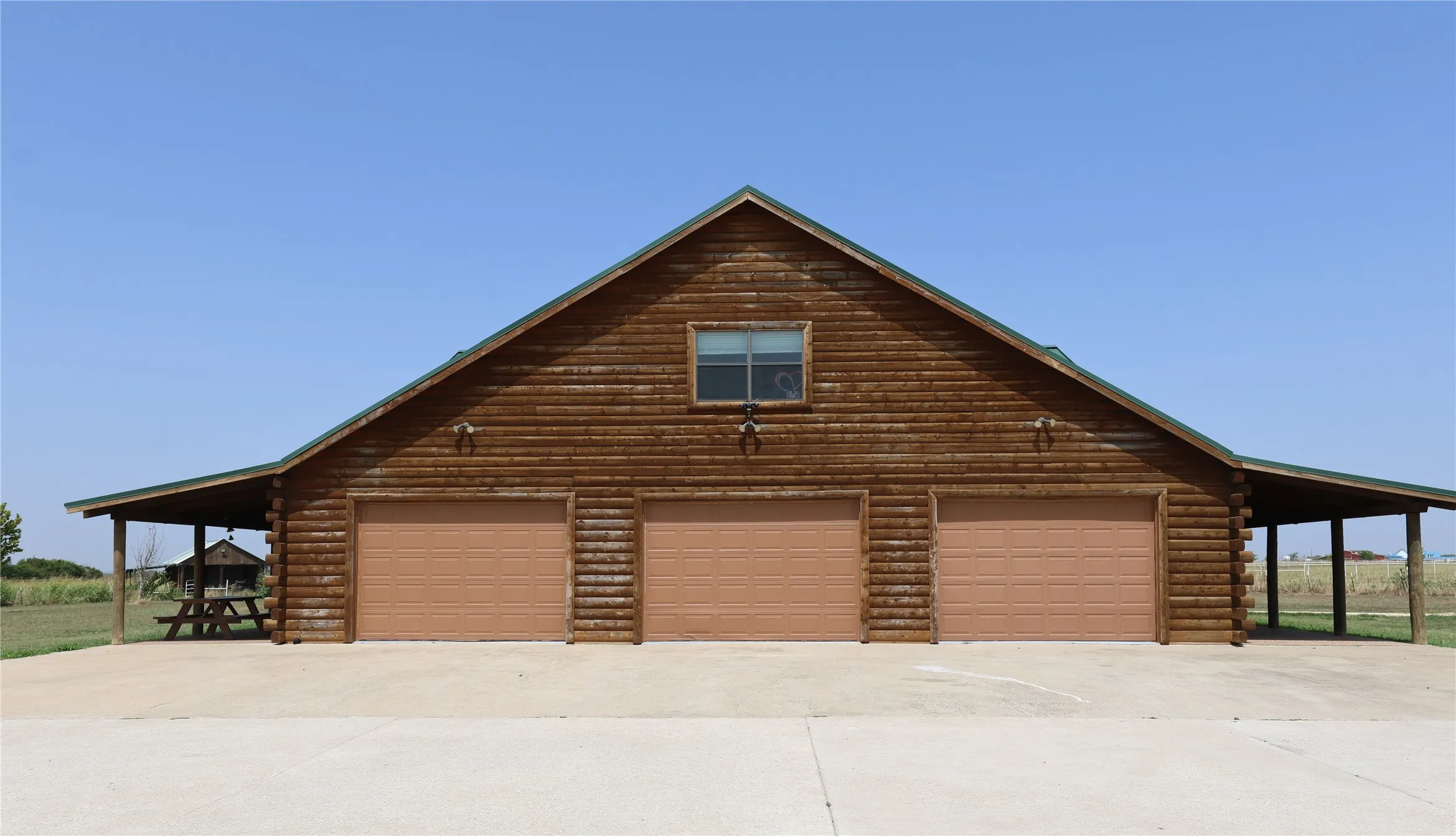 Single Family Residence For Rent in Denton County , 13201 Prairie Sky Lane, Krum, Texas 76249, 4 Bedroom, 4 Bathroom, 3 Garage spaces, 5,810 Sqft, built in 2008, Price $4,500, mls#21357982, Real Estate Agent in Krum, Homes For Rent in Denton county, Homes For Rent in Krum, Realtor in Krum Texas, Real Estate Brokerage Independent Realty Texas, Luminita Cordes Realtor