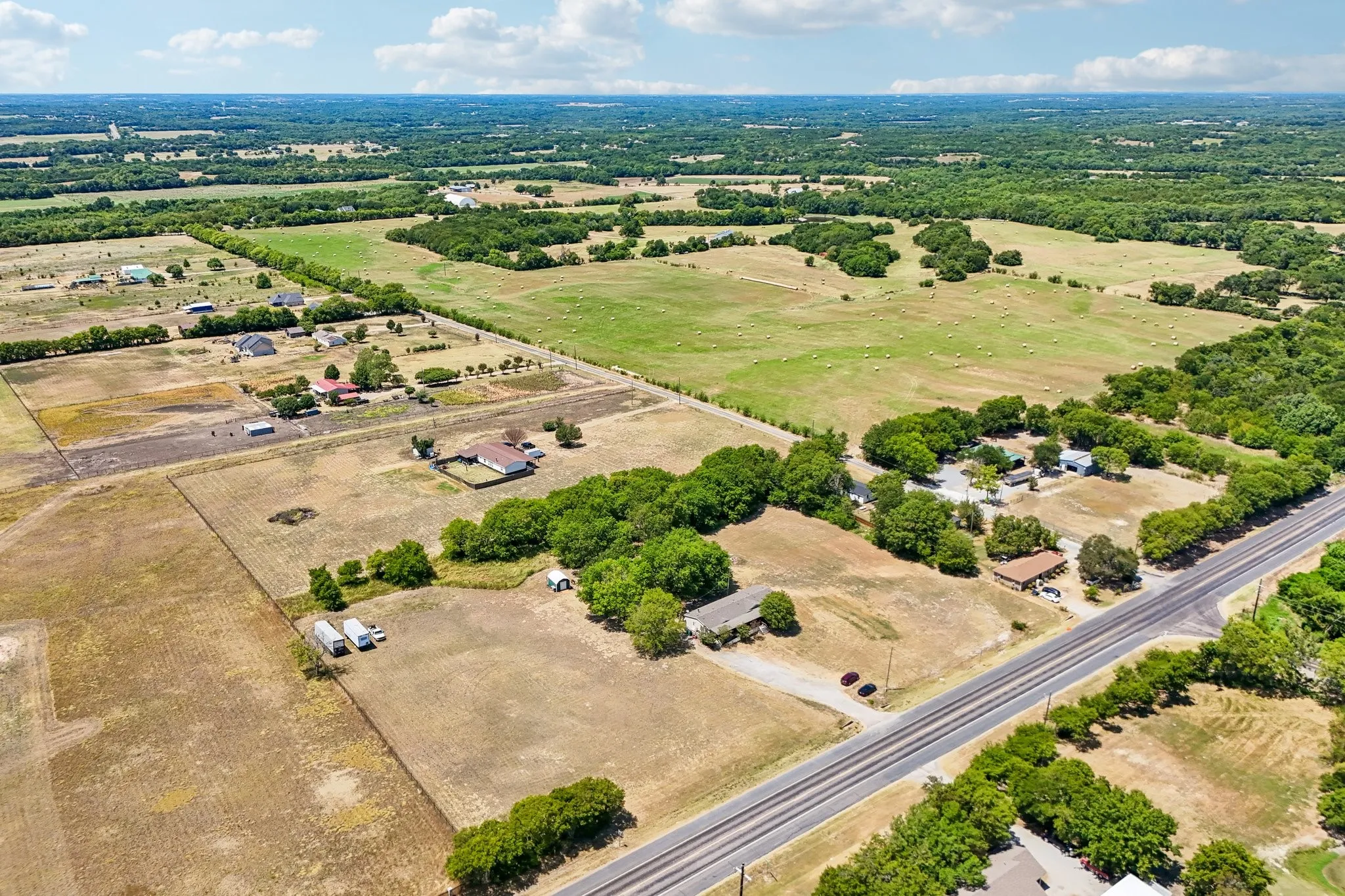 Mobile Home For Sale in Grayson County , 5433 State Highway 160, Whitewright, Texas 75491, 4 Bedroom, 2 Bathroom, Garage spaces, 2,128 Sqft, built in 2004, mls#21357026, Real Estate Agent in Whitewright, Homes For Sale in Grayson county, Homes For Sale in Whitewright, Realtor in Whitewright Texas, Real Estate Brokerage Independent Realty Texas, Luminita Cordes Realtor