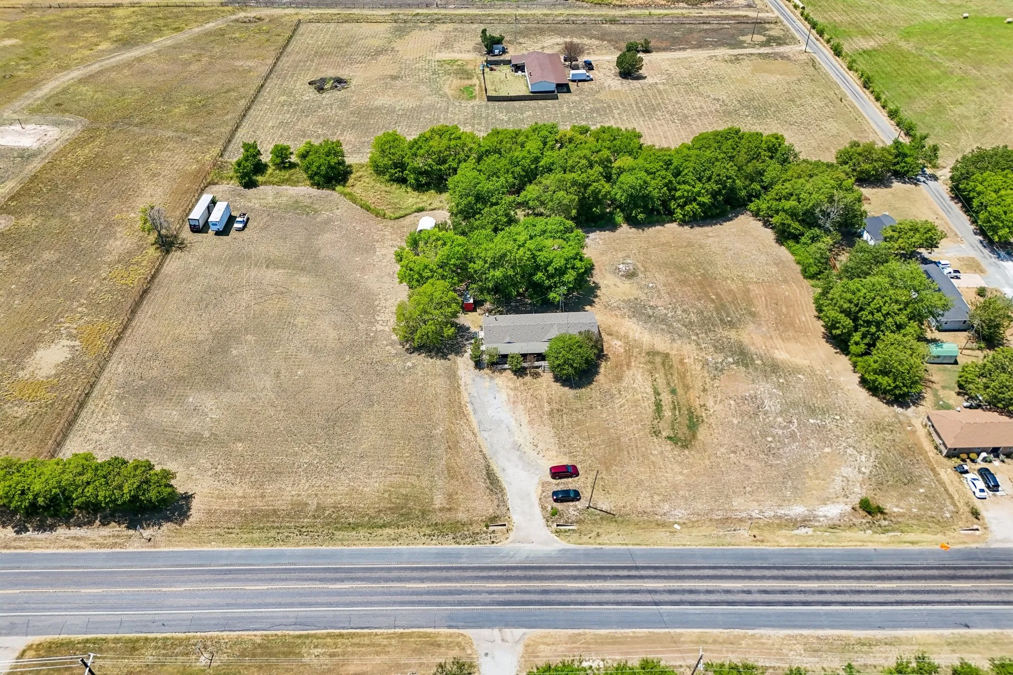Mobile Home For Sale in Grayson County , 5433 State Highway 160, Whitewright, Texas 75491, 4 Bedroom, 2 Bathroom, Garage spaces, 2,128 Sqft, built in 2004, mls#21357026, Real Estate Agent in Whitewright, Homes For Sale in Grayson county, Homes For Sale in Whitewright, Realtor in Whitewright Texas, Real Estate Brokerage Independent Realty Texas, Luminita Cordes Realtor
