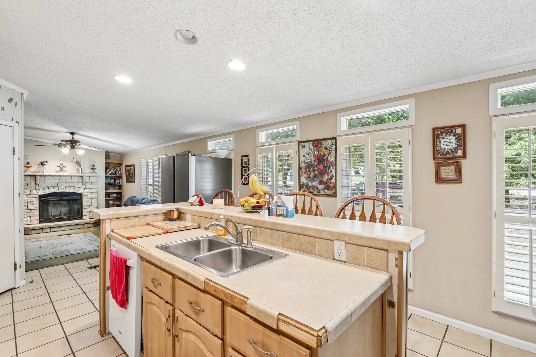 Mobile Home For Sale in Grayson County , 5433 State Highway 160, Whitewright, Texas 75491, 4 Bedroom, 2 Bathroom, Garage spaces, 2,128 Sqft, built in 2004, mls#21357026, Real Estate Agent in Whitewright, Homes For Sale in Grayson county, Homes For Sale in Whitewright, Realtor in Whitewright Texas, Real Estate Brokerage Independent Realty Texas, Luminita Cordes Realtor