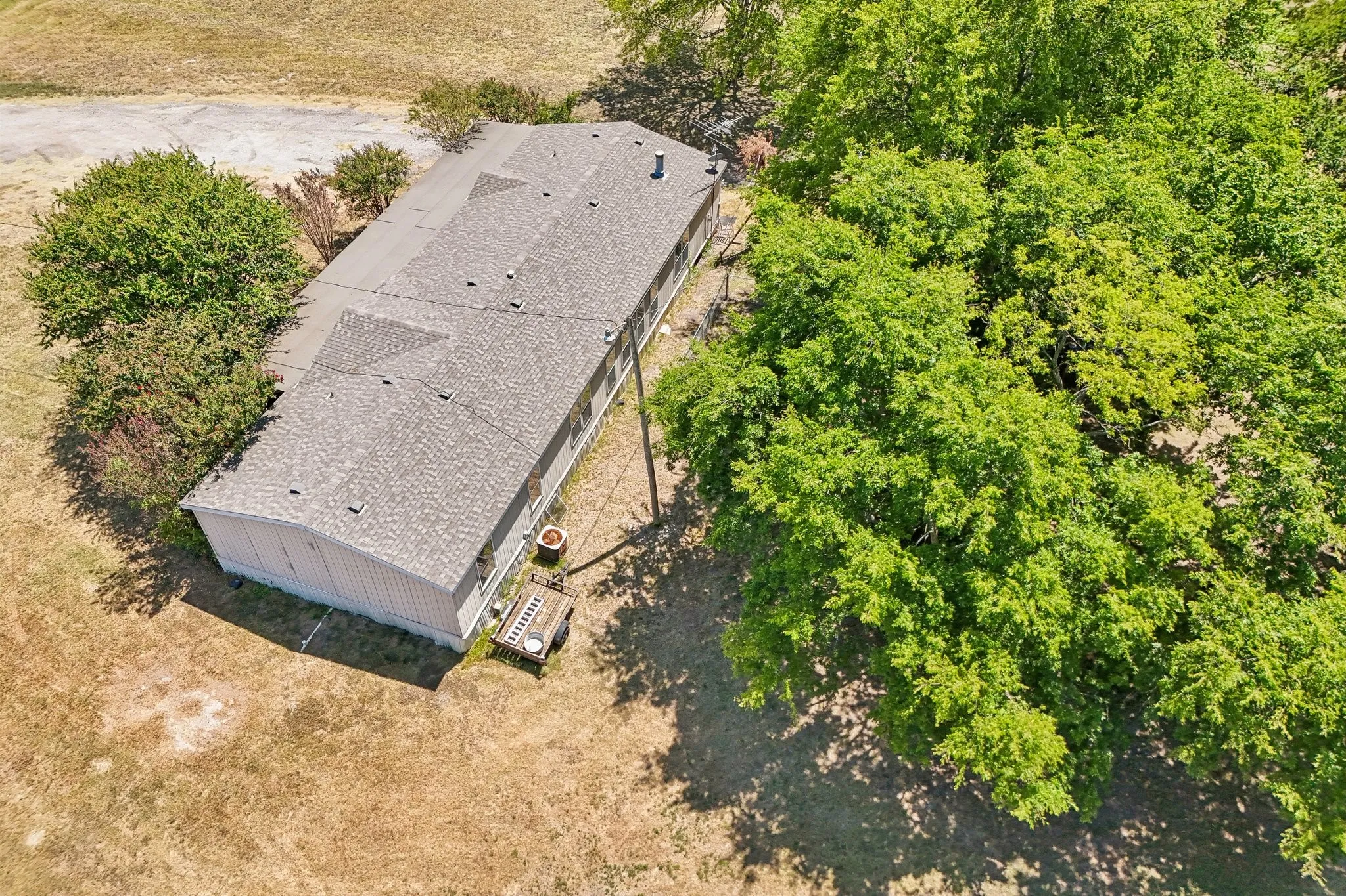 Mobile Home For Sale in Grayson County , 5433 State Highway 160, Whitewright, Texas 75491, 4 Bedroom, 2 Bathroom, Garage spaces, 2,128 Sqft, built in 2004, mls#21357026, Real Estate Agent in Whitewright, Homes For Sale in Grayson county, Homes For Sale in Whitewright, Realtor in Whitewright Texas, Real Estate Brokerage Independent Realty Texas, Luminita Cordes Realtor