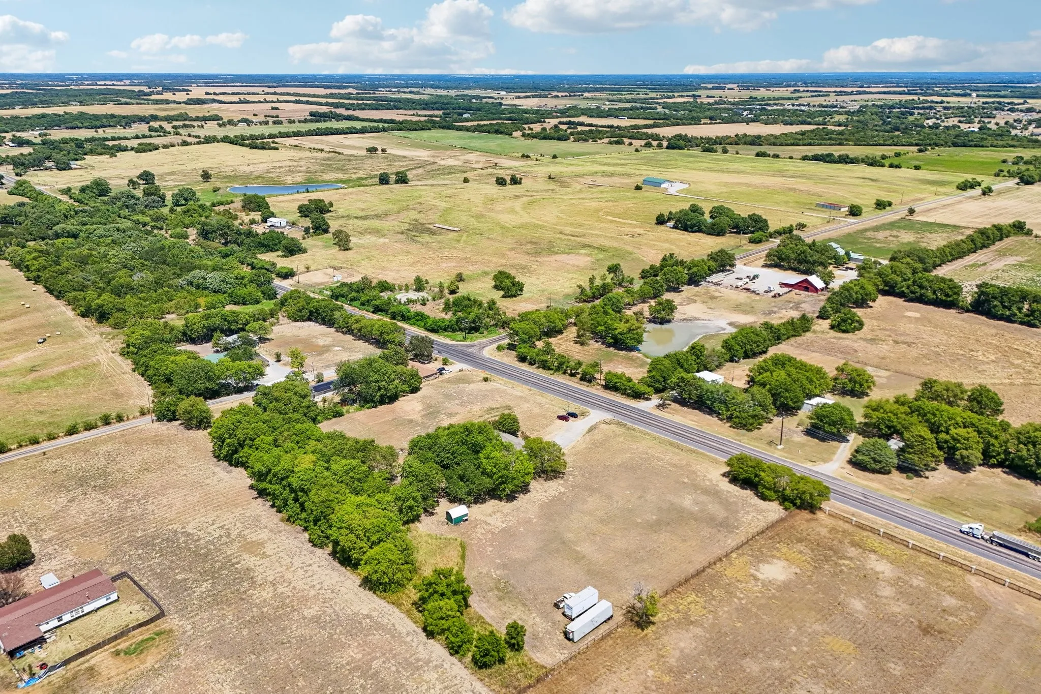 Mobile Home For Sale in Grayson County , 5433 State Highway 160, Whitewright, Texas 75491, 4 Bedroom, 2 Bathroom, Garage spaces, 2,128 Sqft, built in 2004, mls#21357026, Real Estate Agent in Whitewright, Homes For Sale in Grayson county, Homes For Sale in Whitewright, Realtor in Whitewright Texas, Real Estate Brokerage Independent Realty Texas, Luminita Cordes Realtor