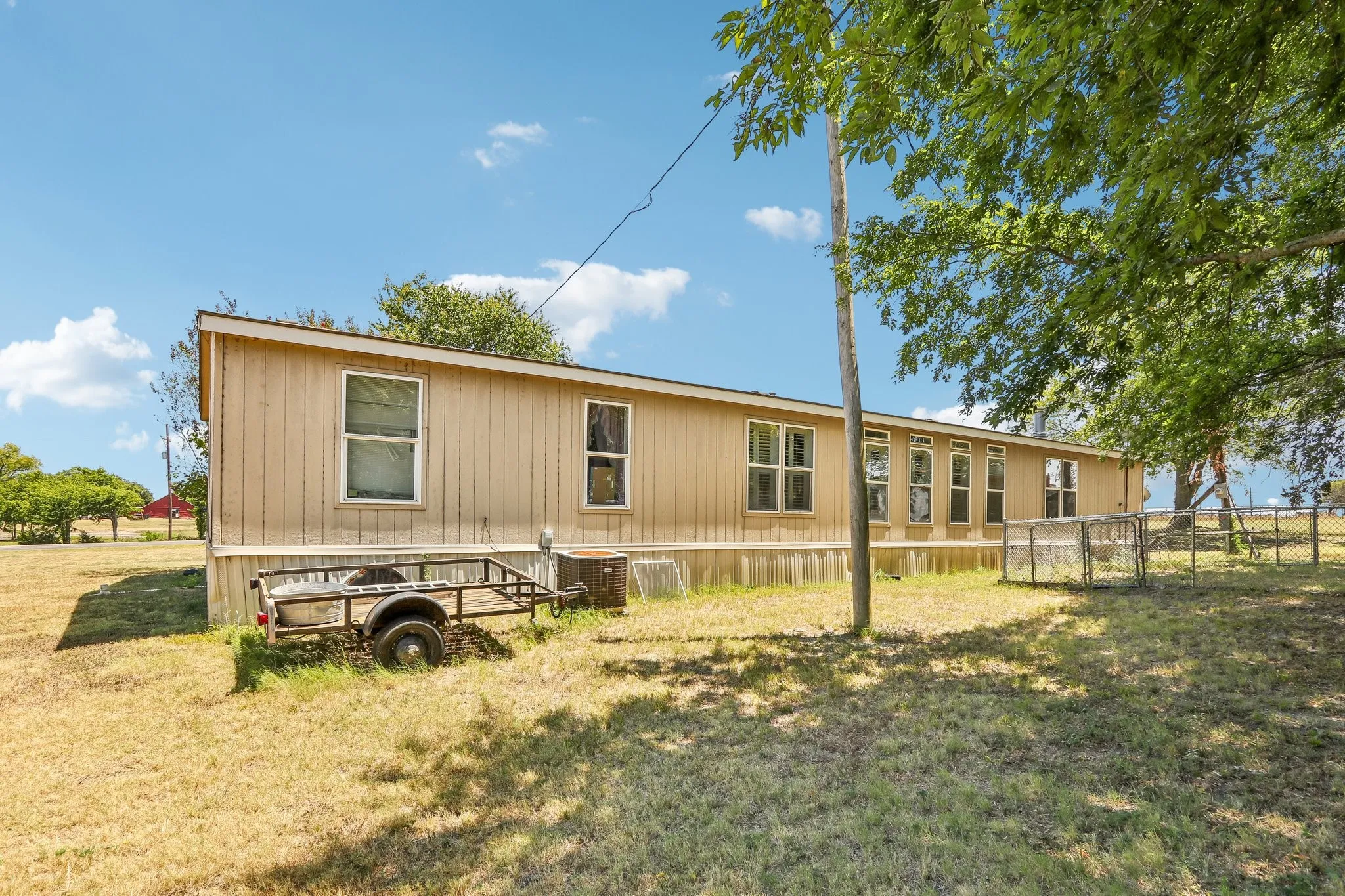 Mobile Home For Sale in Grayson County , 5433 State Highway 160, Whitewright, Texas 75491, 4 Bedroom, 2 Bathroom, Garage spaces, 2,128 Sqft, built in 2004, mls#21357026, Real Estate Agent in Whitewright, Homes For Sale in Grayson county, Homes For Sale in Whitewright, Realtor in Whitewright Texas, Real Estate Brokerage Independent Realty Texas, Luminita Cordes Realtor