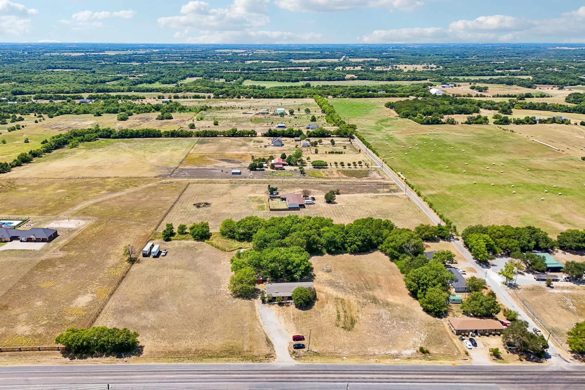 Mobile Home For Sale in Grayson County , 5433 State Highway 160, Whitewright, Texas 75491, 4 Bedroom, 2 Bathroom, Garage spaces, 2,128 Sqft, built in 2004, mls#21357026, Real Estate Agent in Whitewright, Homes For Sale in Grayson county, Homes For Sale in Whitewright, Realtor in Whitewright Texas, Real Estate Brokerage Independent Realty Texas, Luminita Cordes Realtor