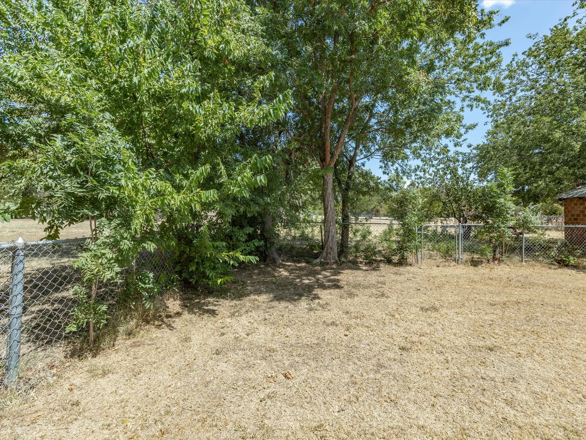 Single Family Residence For Sale in Jack County , 321 E Pine Street, Jacksboro, Texas 76458, 3 Bedroom, 1 Bathroom, 1 Garage spaces, 1,248 Sqft, built in 1978, Price $152,000, mls#21355403, Real Estate Agent in Jacksboro, Homes For Sale in Jack county, Homes For Sale in Jacksboro, Realtor in Jacksboro Texas, Real Estate Brokerage Independent Realty Texas, Luminita Cordes Realtor