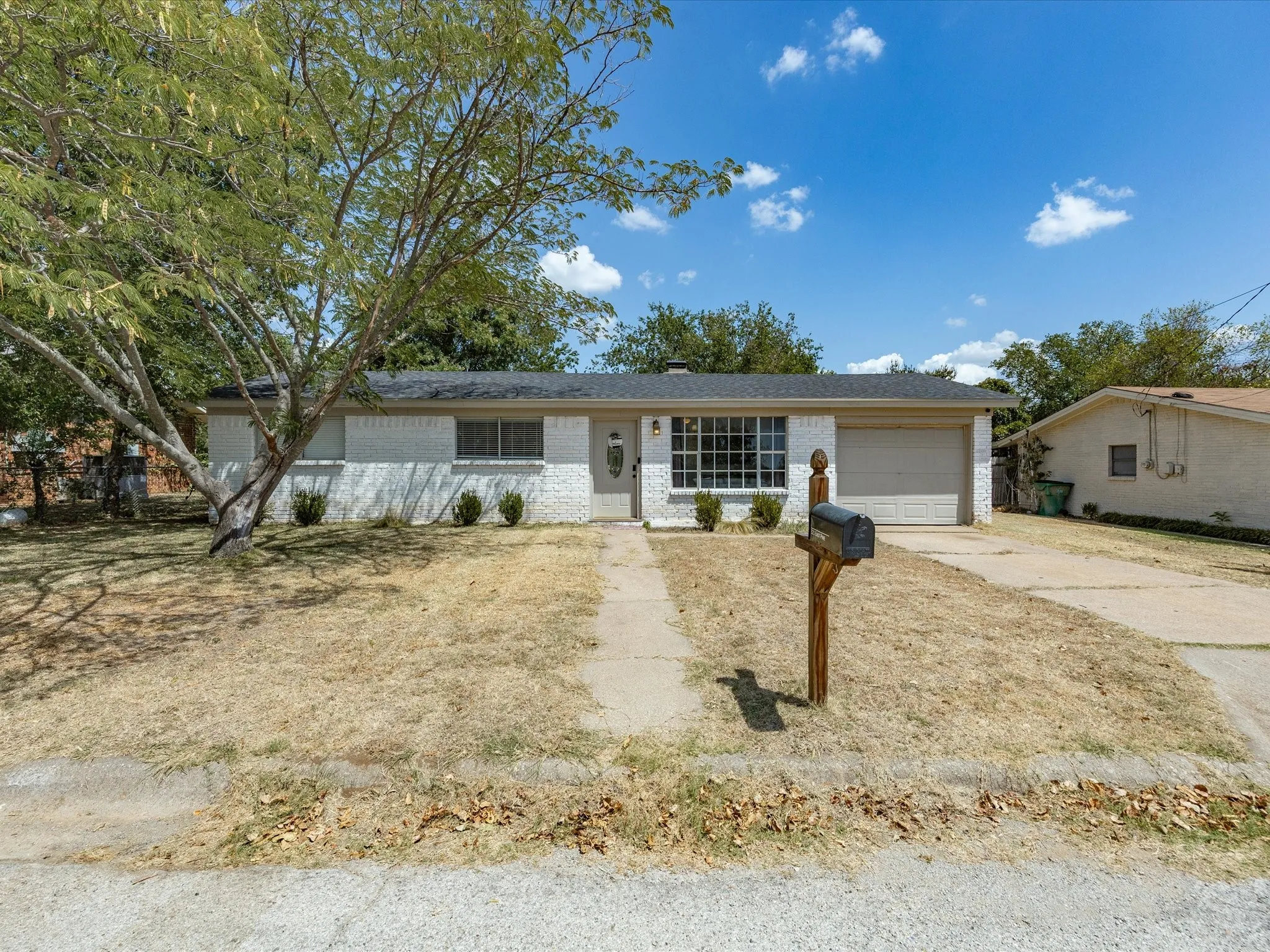 Single Family Residence For Sale in Jack County , 321 E Pine Street, Jacksboro, Texas 76458, 3 Bedroom, 1 Bathroom, 1 Garage spaces, 1,248 Sqft, built in 1978, Price $152,000, mls#21355403, Real Estate Agent in Jacksboro, Homes For Sale in Jack county, Homes For Sale in Jacksboro, Realtor in Jacksboro Texas, Real Estate Brokerage Independent Realty Texas, Luminita Cordes Realtor