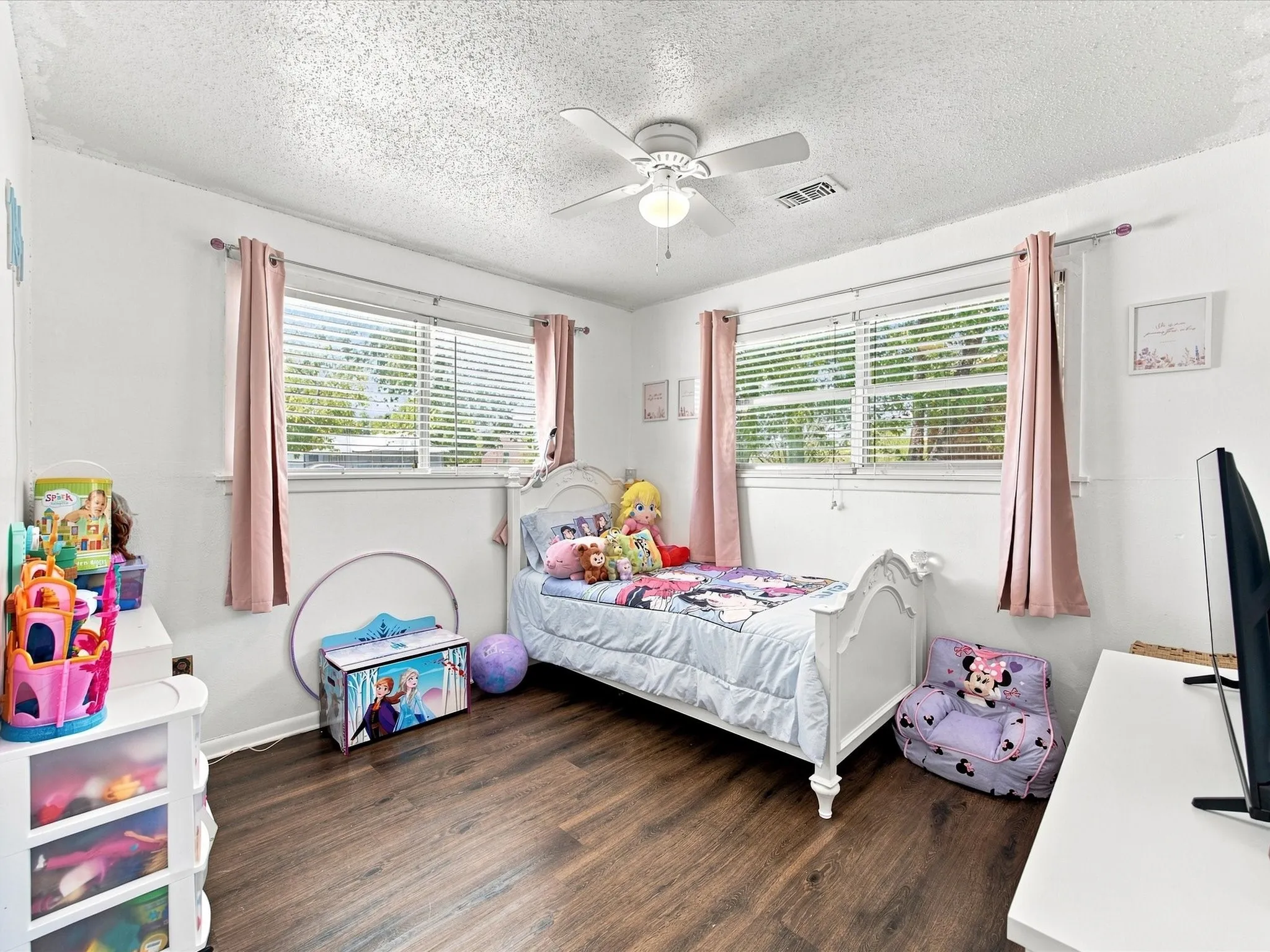 Single Family Residence For Sale in Jack County , 321 E Pine Street, Jacksboro, Texas 76458, 3 Bedroom, 1 Bathroom, 1 Garage spaces, 1,248 Sqft, built in 1978, Price $152,000, mls#21355403, Real Estate Agent in Jacksboro, Homes For Sale in Jack county, Homes For Sale in Jacksboro, Realtor in Jacksboro Texas, Real Estate Brokerage Independent Realty Texas, Luminita Cordes Realtor