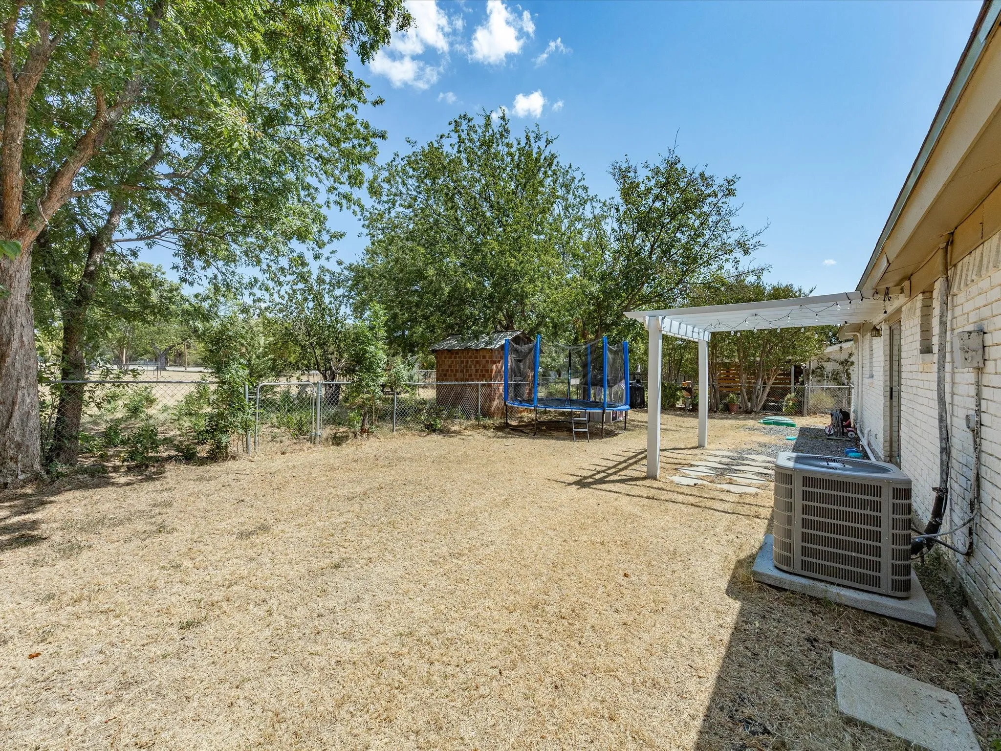 Single Family Residence For Sale in Jack County , 321 E Pine Street, Jacksboro, Texas 76458, 3 Bedroom, 1 Bathroom, 1 Garage spaces, 1,248 Sqft, built in 1978, Price $152,000, mls#21355403, Real Estate Agent in Jacksboro, Homes For Sale in Jack county, Homes For Sale in Jacksboro, Realtor in Jacksboro Texas, Real Estate Brokerage Independent Realty Texas, Luminita Cordes Realtor