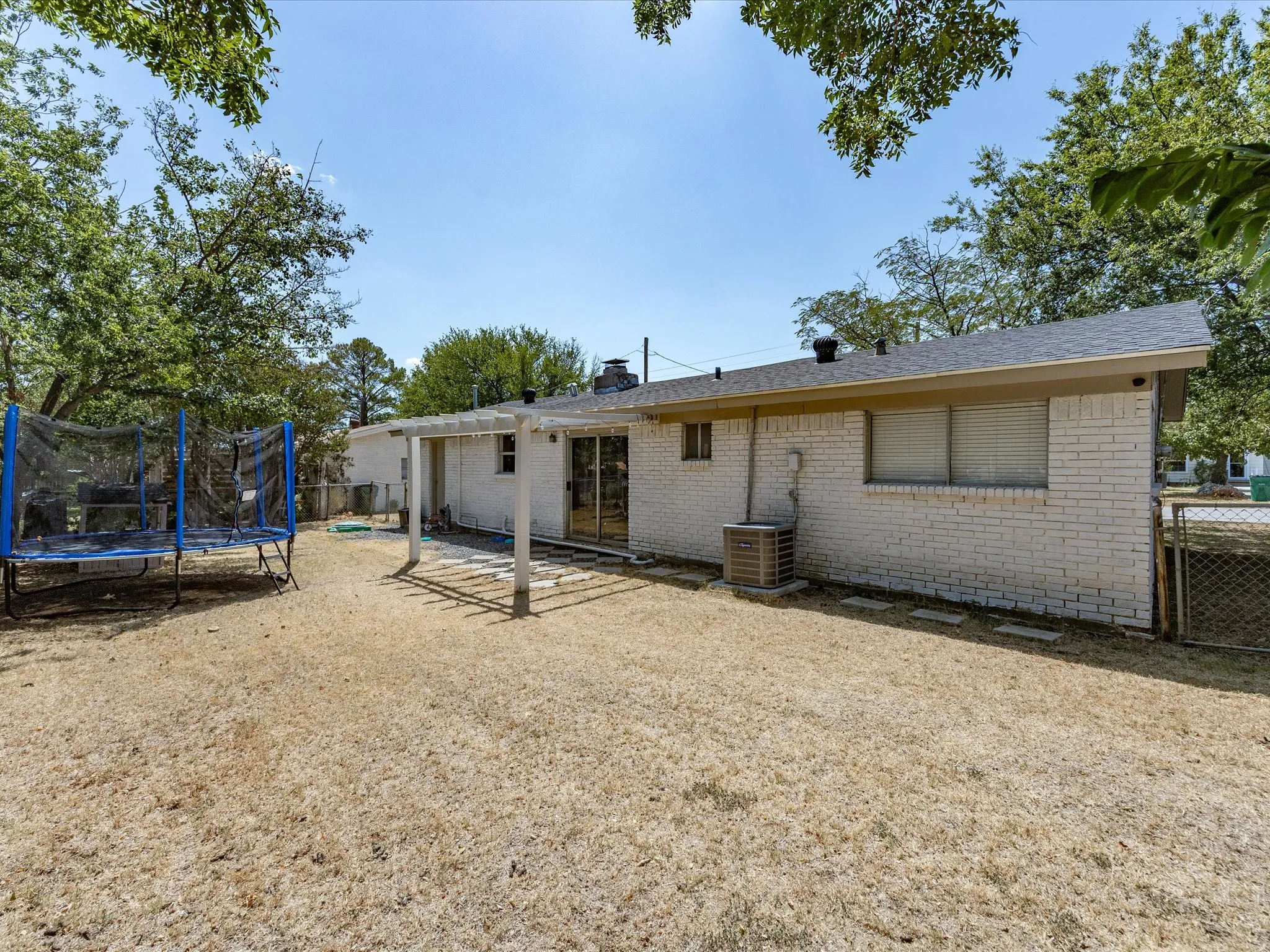Single Family Residence For Sale in Jack County , 321 E Pine Street, Jacksboro, Texas 76458, 3 Bedroom, 1 Bathroom, 1 Garage spaces, 1,248 Sqft, built in 1978, Price $152,000, mls#21355403, Real Estate Agent in Jacksboro, Homes For Sale in Jack county, Homes For Sale in Jacksboro, Realtor in Jacksboro Texas, Real Estate Brokerage Independent Realty Texas, Luminita Cordes Realtor