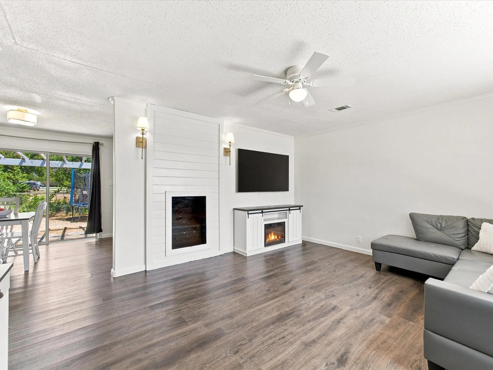 Single Family Residence For Sale in Jack County , 321 E Pine Street, Jacksboro, Texas 76458, 3 Bedroom, 1 Bathroom, 1 Garage spaces, 1,248 Sqft, built in 1978, Price $152,000, mls#21355403, Real Estate Agent in Jacksboro, Homes For Sale in Jack county, Homes For Sale in Jacksboro, Realtor in Jacksboro Texas, Real Estate Brokerage Independent Realty Texas, Luminita Cordes Realtor