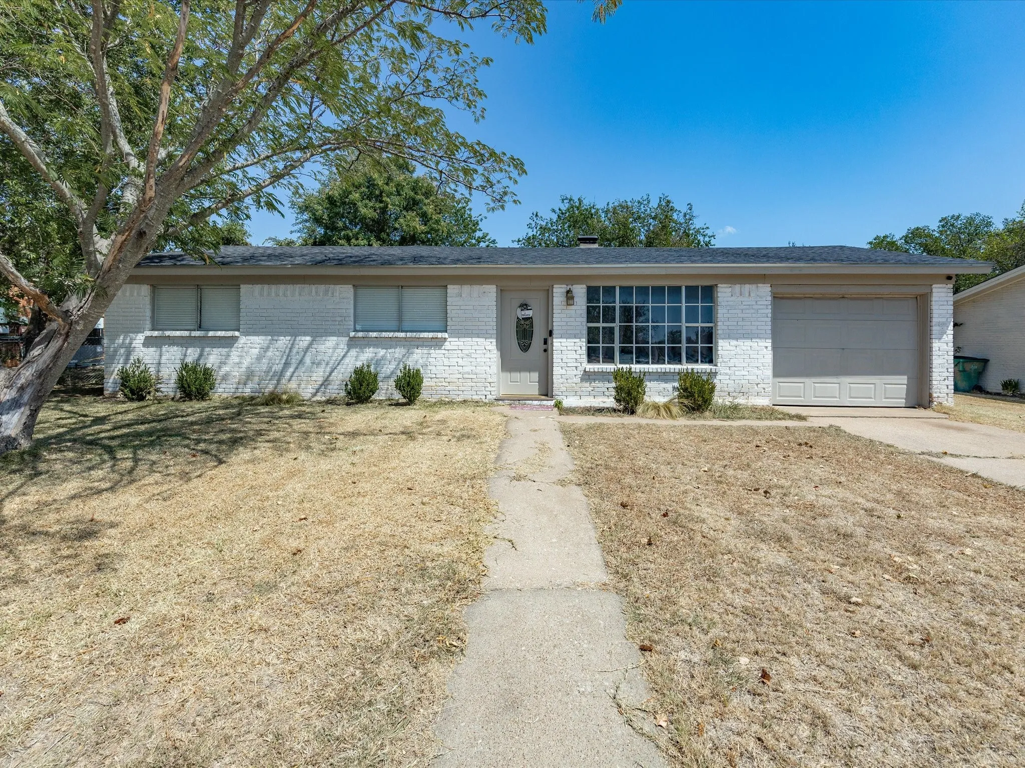 Single Family Residence For Sale in Jack County , 321 E Pine Street, Jacksboro, Texas 76458, 3 Bedroom, 1 Bathroom, 1 Garage spaces, 1,248 Sqft, built in 1978, Price $152,000, mls#21355403, Real Estate Agent in Jacksboro, Homes For Sale in Jack county, Homes For Sale in Jacksboro, Realtor in Jacksboro Texas, Real Estate Brokerage Independent Realty Texas, Luminita Cordes Realtor