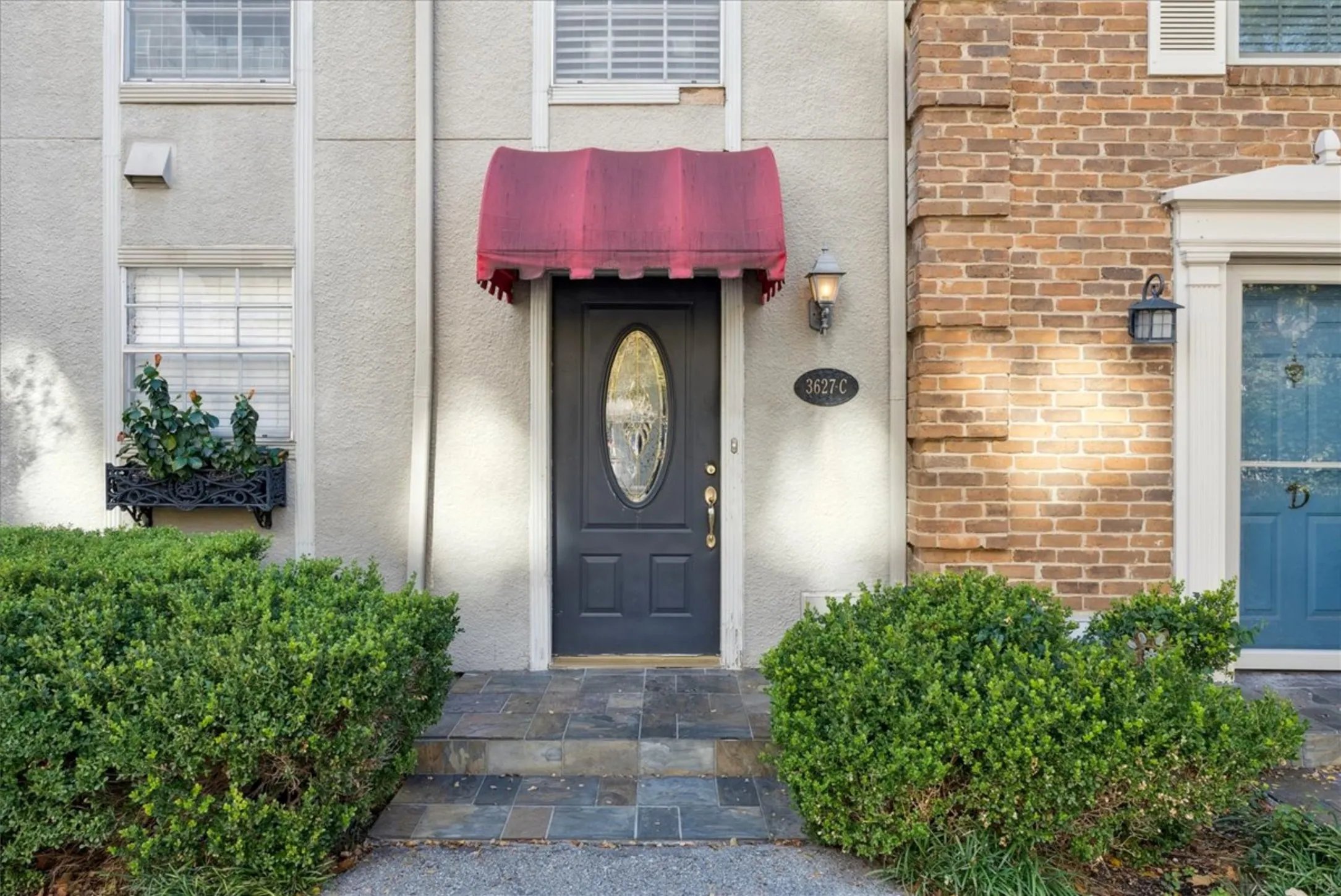 Townhouse For Rent in Dallas County , 3627 Dickason Avenue C, Dallas, Texas 75219, 2 Bedroom, 2 Bathroom, Garage spaces, 951 Sqft, built in 1979, mls#21357976, Real Estate Agent in Dallas, Homes For Rent in Dallas county, Homes For Rent in Dallas, Realtor in Dallas Texas, Real Estate Brokerage Independent Realty Texas, Luminita Cordes Realtor