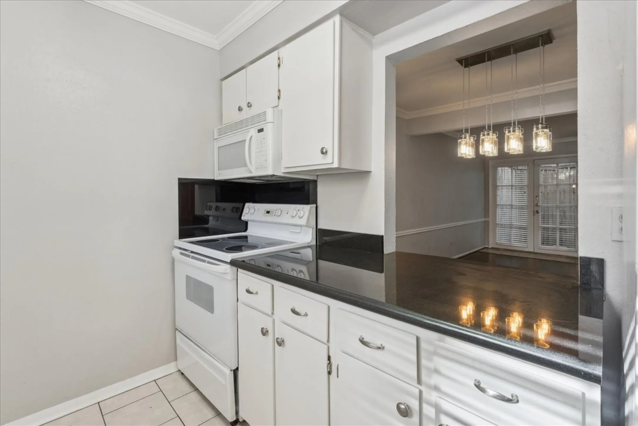 Townhouse For Rent in Dallas County , 3627 Dickason Avenue C, Dallas, Texas 75219, 2 Bedroom, 2 Bathroom, Garage spaces, 951 Sqft, built in 1979, mls#21357976, Real Estate Agent in Dallas, Homes For Rent in Dallas county, Homes For Rent in Dallas, Realtor in Dallas Texas, Real Estate Brokerage Independent Realty Texas, Luminita Cordes Realtor