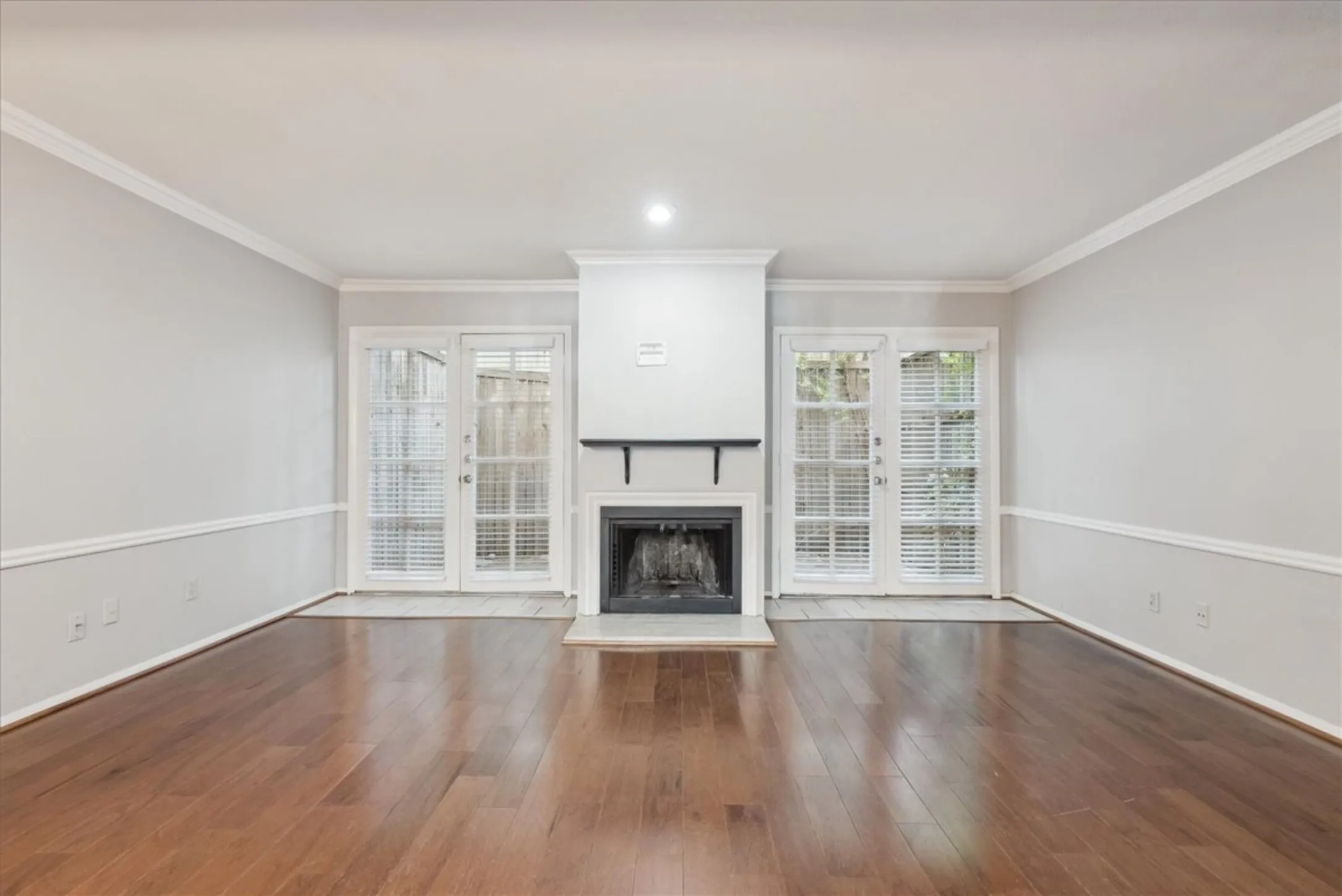 Townhouse For Rent in Dallas County , 3627 Dickason Avenue C, Dallas, Texas 75219, 2 Bedroom, 2 Bathroom, Garage spaces, 951 Sqft, built in 1979, mls#21357976, Real Estate Agent in Dallas, Homes For Rent in Dallas county, Homes For Rent in Dallas, Realtor in Dallas Texas, Real Estate Brokerage Independent Realty Texas, Luminita Cordes Realtor