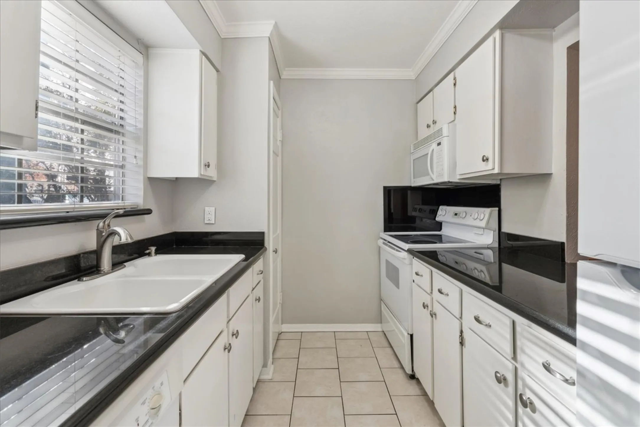 Townhouse For Rent in Dallas County , 3627 Dickason Avenue C, Dallas, Texas 75219, 2 Bedroom, 2 Bathroom, Garage spaces, 951 Sqft, built in 1979, mls#21357976, Real Estate Agent in Dallas, Homes For Rent in Dallas county, Homes For Rent in Dallas, Realtor in Dallas Texas, Real Estate Brokerage Independent Realty Texas, Luminita Cordes Realtor
