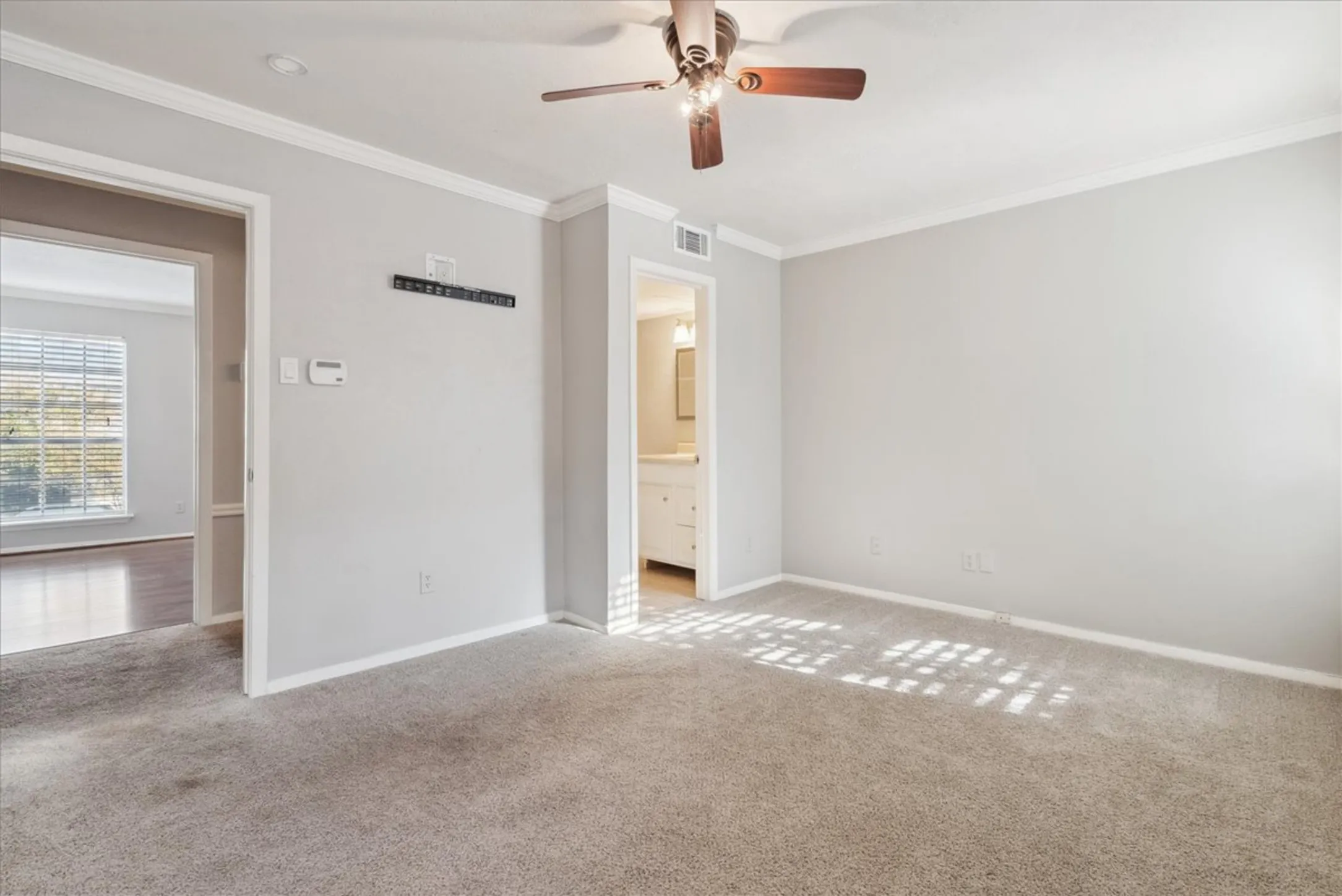 Townhouse For Rent in Dallas County , 3627 Dickason Avenue C, Dallas, Texas 75219, 2 Bedroom, 2 Bathroom, Garage spaces, 951 Sqft, built in 1979, mls#21357976, Real Estate Agent in Dallas, Homes For Rent in Dallas county, Homes For Rent in Dallas, Realtor in Dallas Texas, Real Estate Brokerage Independent Realty Texas, Luminita Cordes Realtor