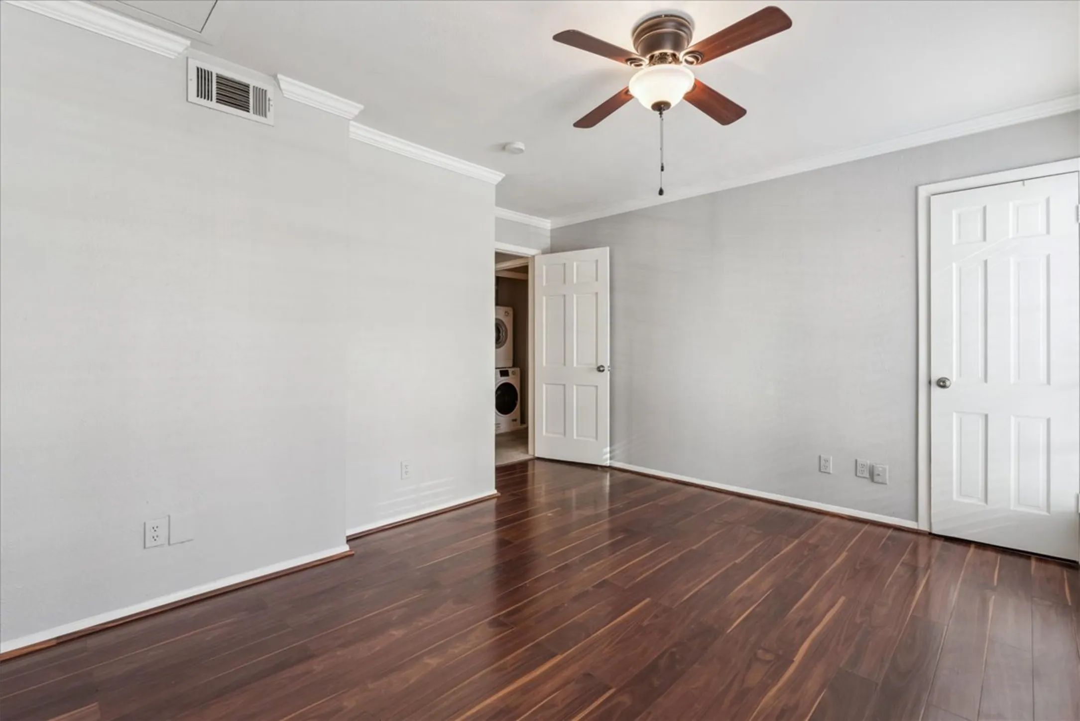 Townhouse For Rent in Dallas County , 3627 Dickason Avenue C, Dallas, Texas 75219, 2 Bedroom, 2 Bathroom, Garage spaces, 951 Sqft, built in 1979, mls#21357976, Real Estate Agent in Dallas, Homes For Rent in Dallas county, Homes For Rent in Dallas, Realtor in Dallas Texas, Real Estate Brokerage Independent Realty Texas, Luminita Cordes Realtor