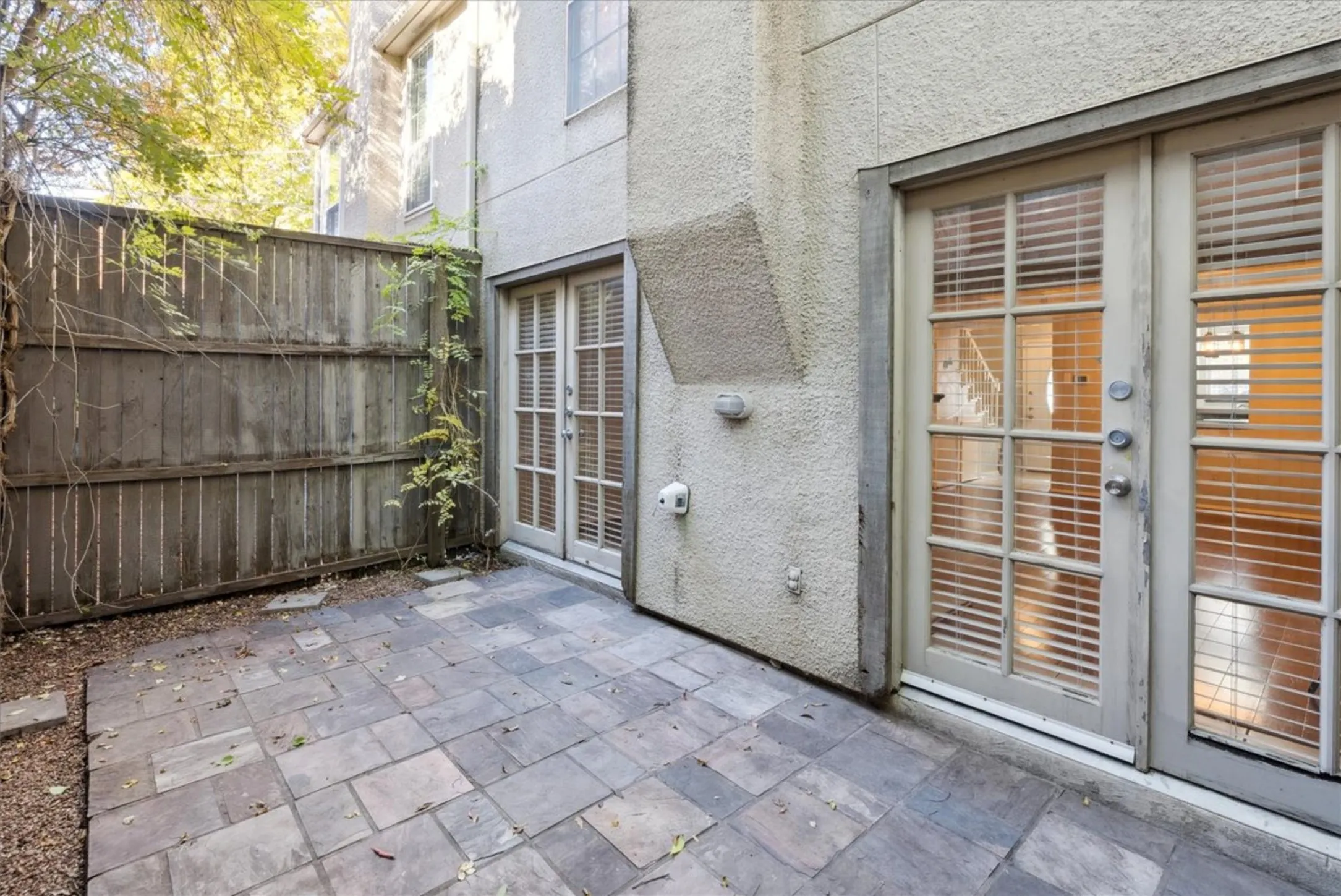Townhouse For Rent in Dallas County , 3627 Dickason Avenue C, Dallas, Texas 75219, 2 Bedroom, 2 Bathroom, Garage spaces, 951 Sqft, built in 1979, mls#21357976, Real Estate Agent in Dallas, Homes For Rent in Dallas county, Homes For Rent in Dallas, Realtor in Dallas Texas, Real Estate Brokerage Independent Realty Texas, Luminita Cordes Realtor