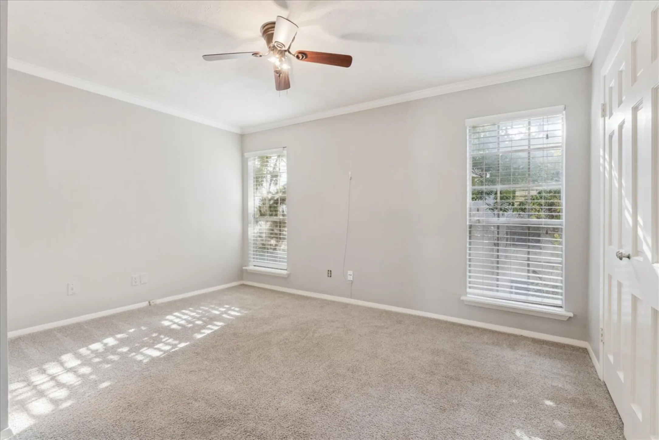 Townhouse For Rent in Dallas County , 3627 Dickason Avenue C, Dallas, Texas 75219, 2 Bedroom, 2 Bathroom, Garage spaces, 951 Sqft, built in 1979, mls#21357976, Real Estate Agent in Dallas, Homes For Rent in Dallas county, Homes For Rent in Dallas, Realtor in Dallas Texas, Real Estate Brokerage Independent Realty Texas, Luminita Cordes Realtor