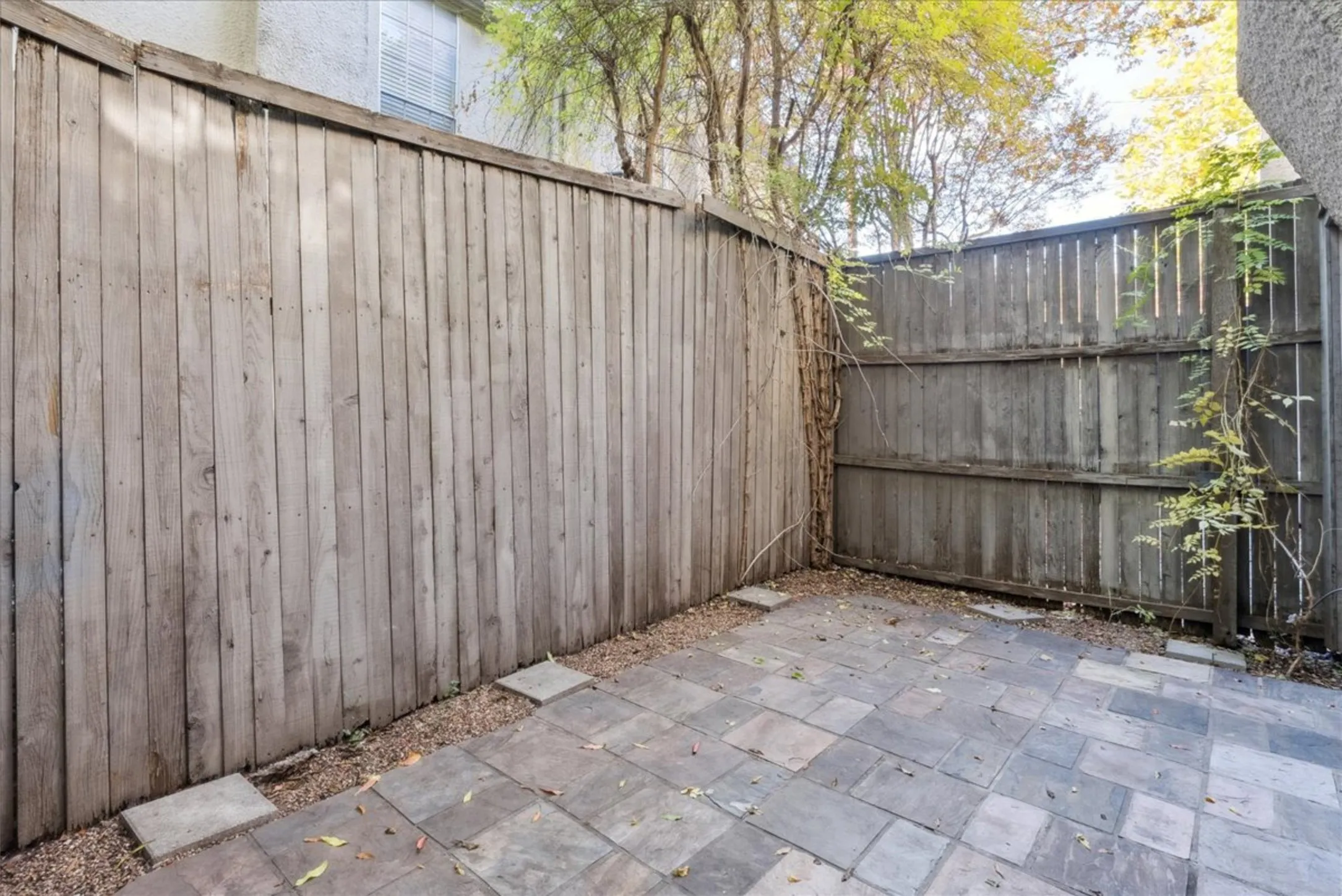 Townhouse For Rent in Dallas County , 3627 Dickason Avenue C, Dallas, Texas 75219, 2 Bedroom, 2 Bathroom, Garage spaces, 951 Sqft, built in 1979, mls#21357976, Real Estate Agent in Dallas, Homes For Rent in Dallas county, Homes For Rent in Dallas, Realtor in Dallas Texas, Real Estate Brokerage Independent Realty Texas, Luminita Cordes Realtor