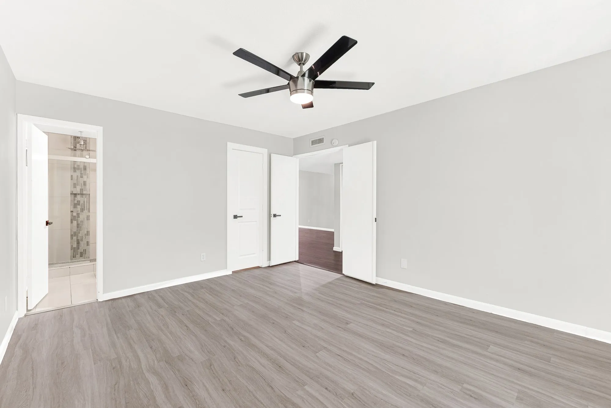Primary bedroom has a walk-in closet and en suite bathroom.