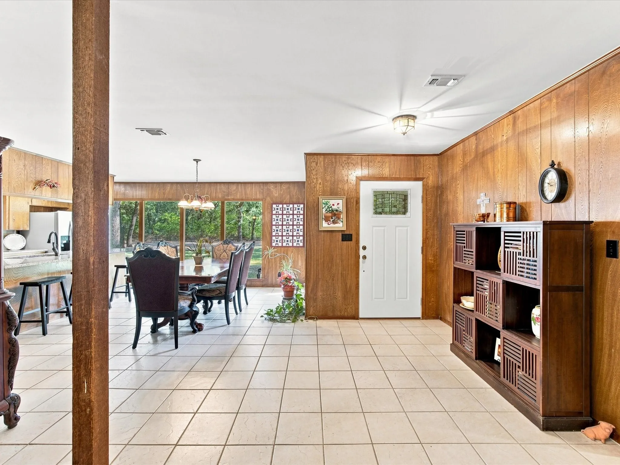 Single Family Residence For Sale in Montague County , 194 PR 203, Bowie, Texas 76230, 3 Bedroom, 2 Bathroom, Garage spaces, 1,986 Sqft, built in 1980, mls#21357443, Real Estate Agent in Bowie, Homes For Sale in Montague county, Homes For Sale in Bowie, Realtor in Bowie Texas, Real Estate Brokerage Independent Realty Texas, Luminita Cordes Realtor