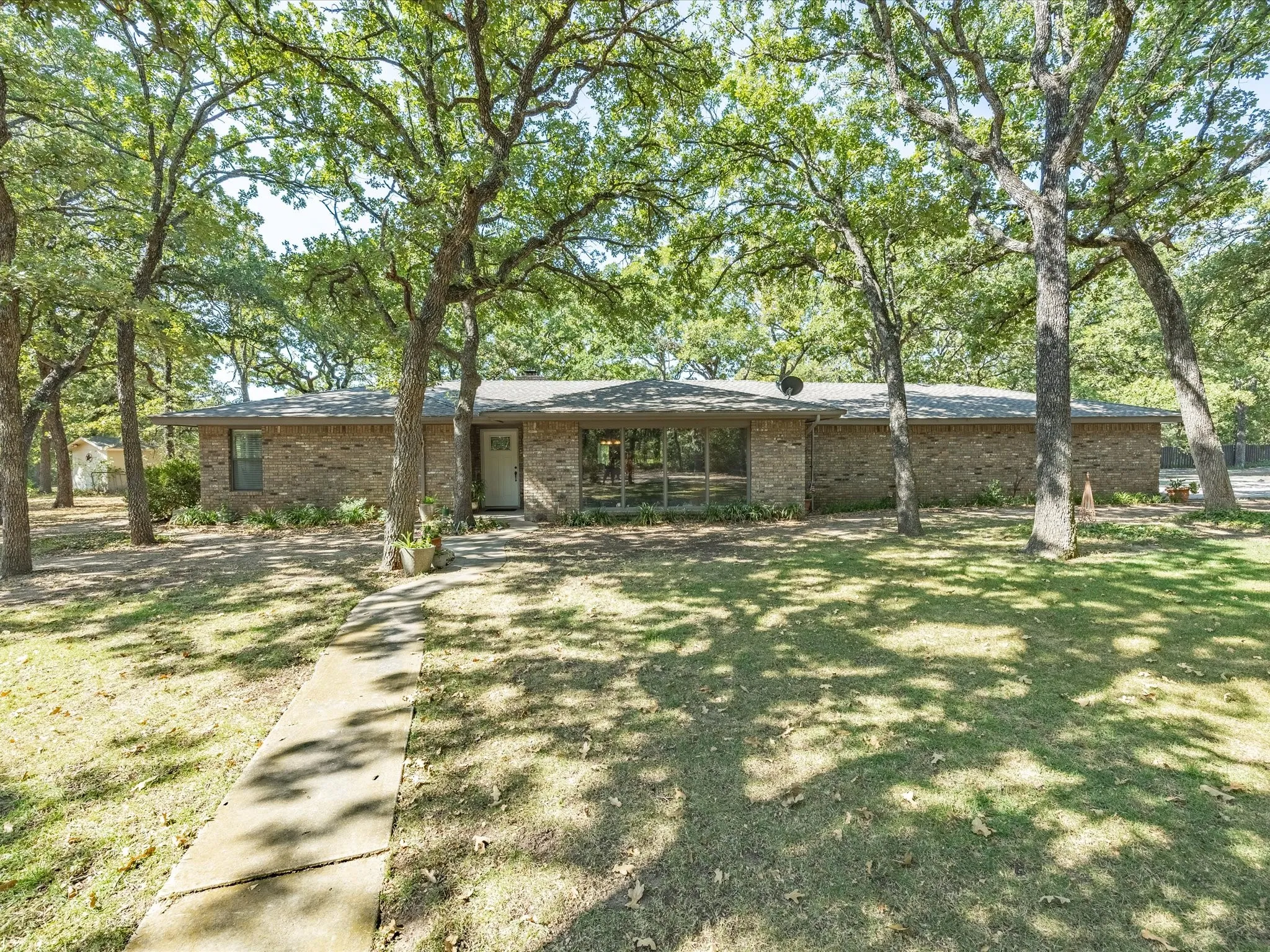Single Family Residence For Sale in Montague County , 194 PR 203, Bowie, Texas 76230, 3 Bedroom, 2 Bathroom, Garage spaces, 1,986 Sqft, built in 1980, mls#21357443, Real Estate Agent in Bowie, Homes For Sale in Montague county, Homes For Sale in Bowie, Realtor in Bowie Texas, Real Estate Brokerage Independent Realty Texas, Luminita Cordes Realtor