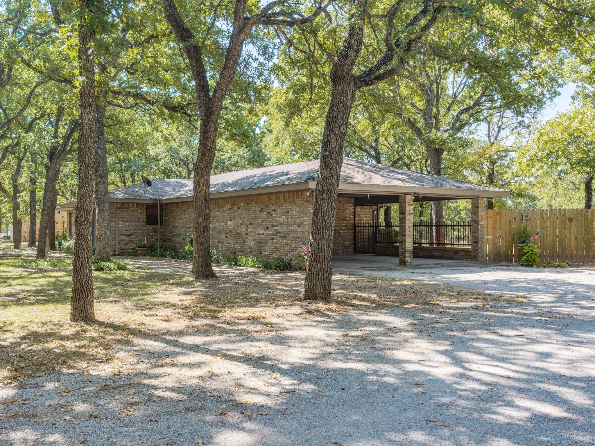 Single Family Residence For Sale in Montague County , 194 PR 203, Bowie, Texas 76230, 3 Bedroom, 2 Bathroom, Garage spaces, 1,986 Sqft, built in 1980, mls#21357443, Real Estate Agent in Bowie, Homes For Sale in Montague county, Homes For Sale in Bowie, Realtor in Bowie Texas, Real Estate Brokerage Independent Realty Texas, Luminita Cordes Realtor