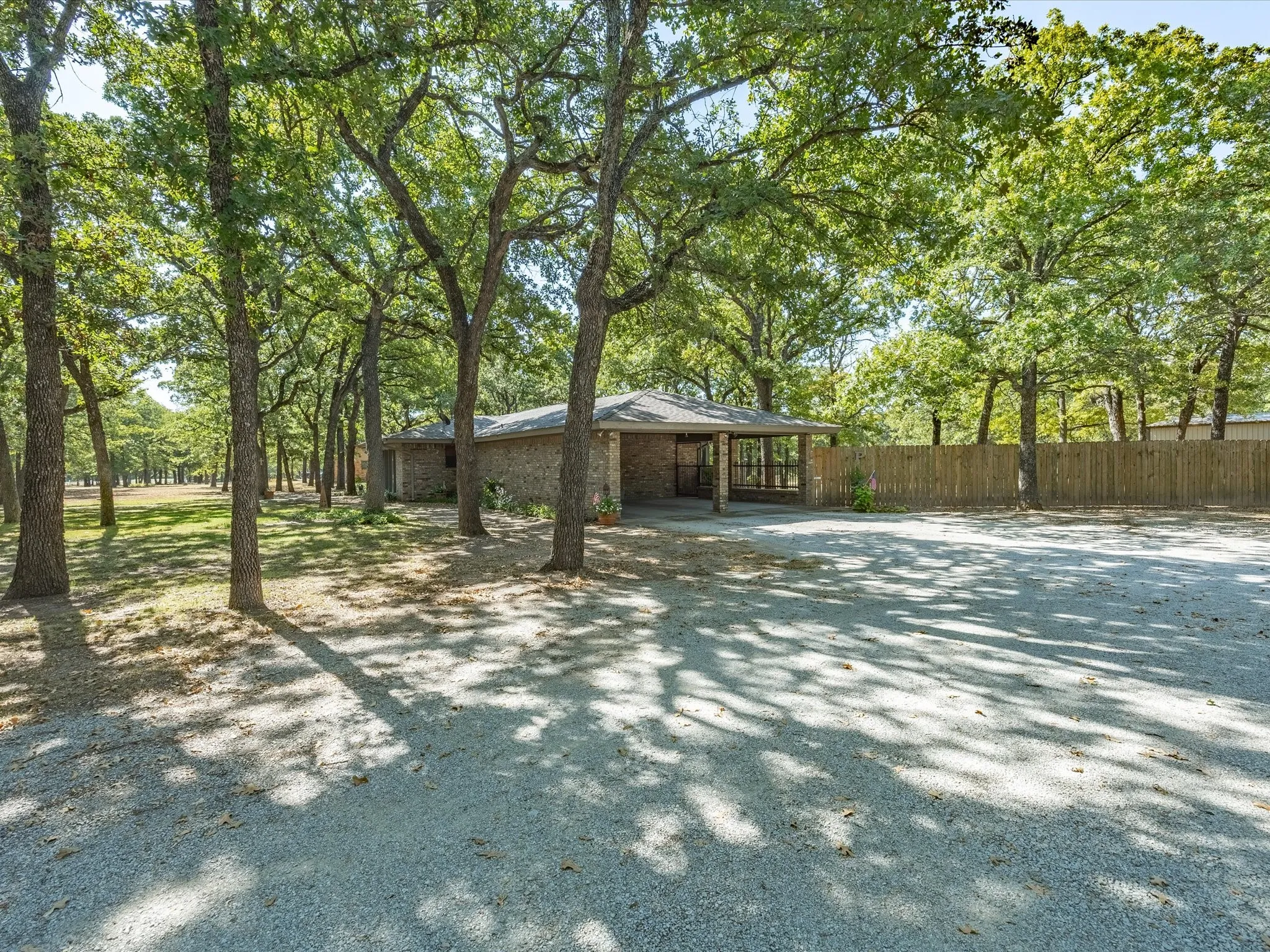 Single Family Residence For Sale in Montague County , 194 PR 203, Bowie, Texas 76230, 3 Bedroom, 2 Bathroom, Garage spaces, 1,986 Sqft, built in 1980, mls#21357443, Real Estate Agent in Bowie, Homes For Sale in Montague county, Homes For Sale in Bowie, Realtor in Bowie Texas, Real Estate Brokerage Independent Realty Texas, Luminita Cordes Realtor