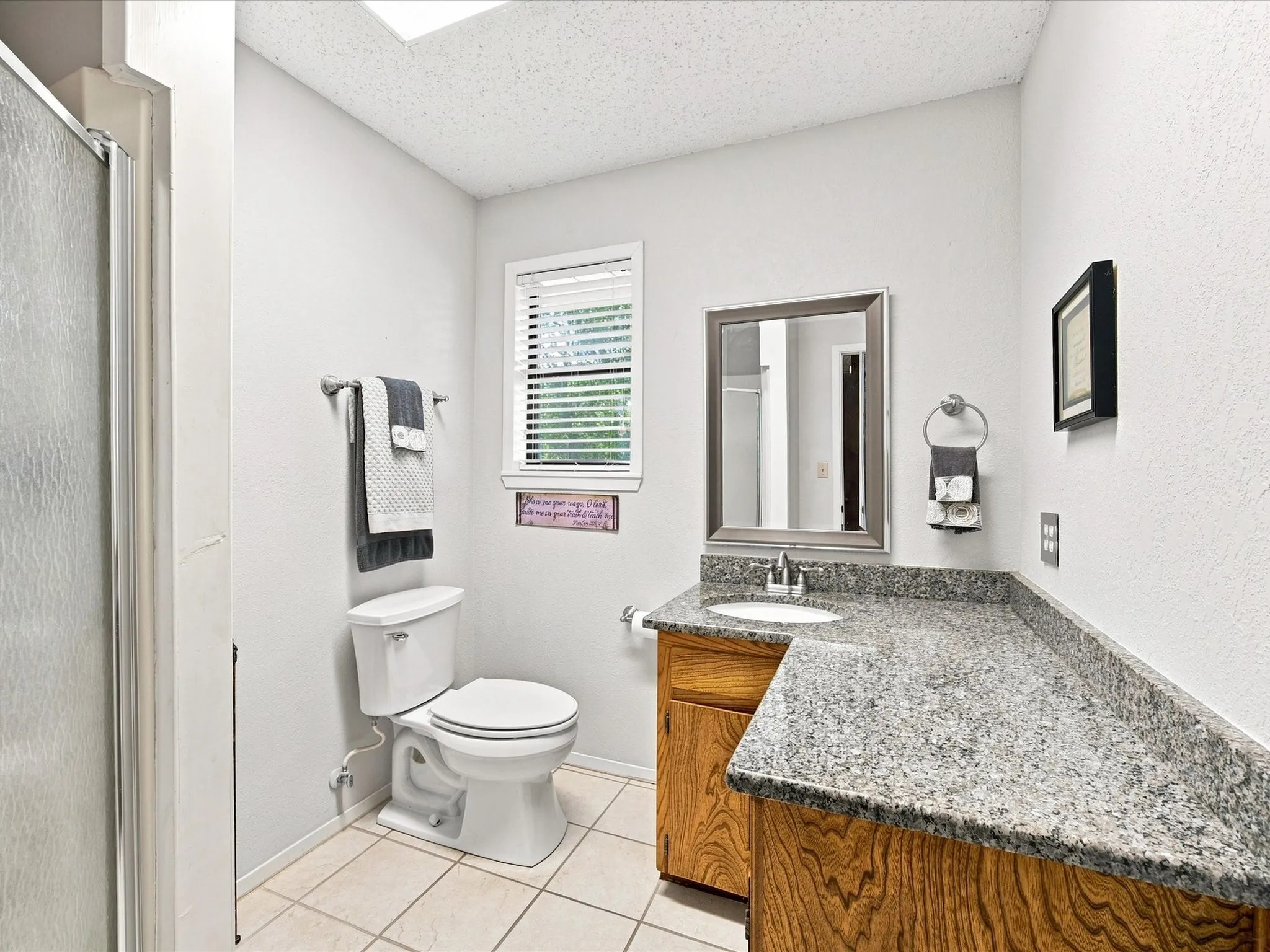 Single Family Residence For Sale in Montague County , 194 PR 203, Bowie, Texas 76230, 3 Bedroom, 2 Bathroom, Garage spaces, 1,986 Sqft, built in 1980, mls#21357443, Real Estate Agent in Bowie, Homes For Sale in Montague county, Homes For Sale in Bowie, Realtor in Bowie Texas, Real Estate Brokerage Independent Realty Texas, Luminita Cordes Realtor
